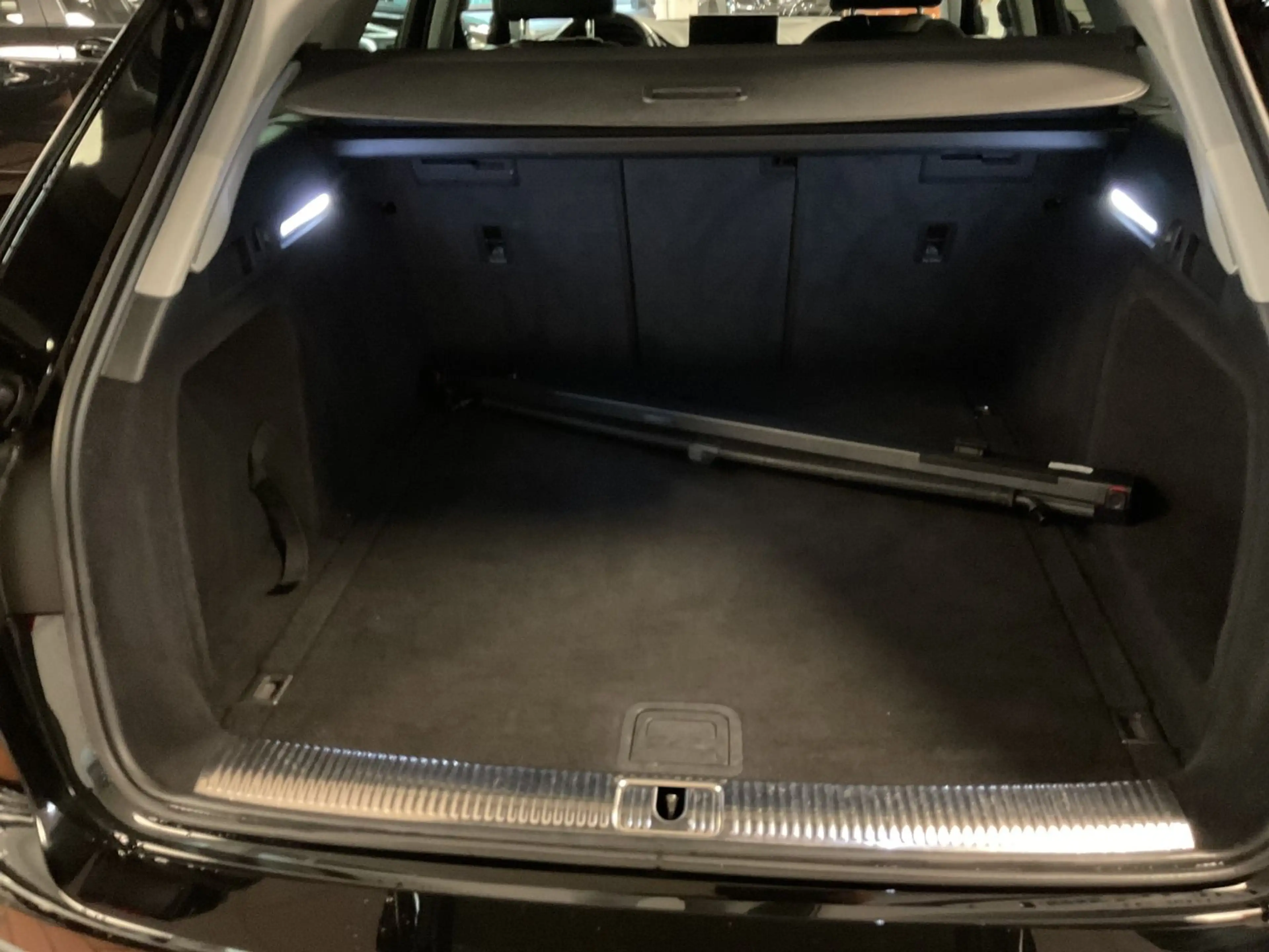 Audi A4 allroad Allroad  40 TDI quattro LED,Navi,Standheizung — photo 8
