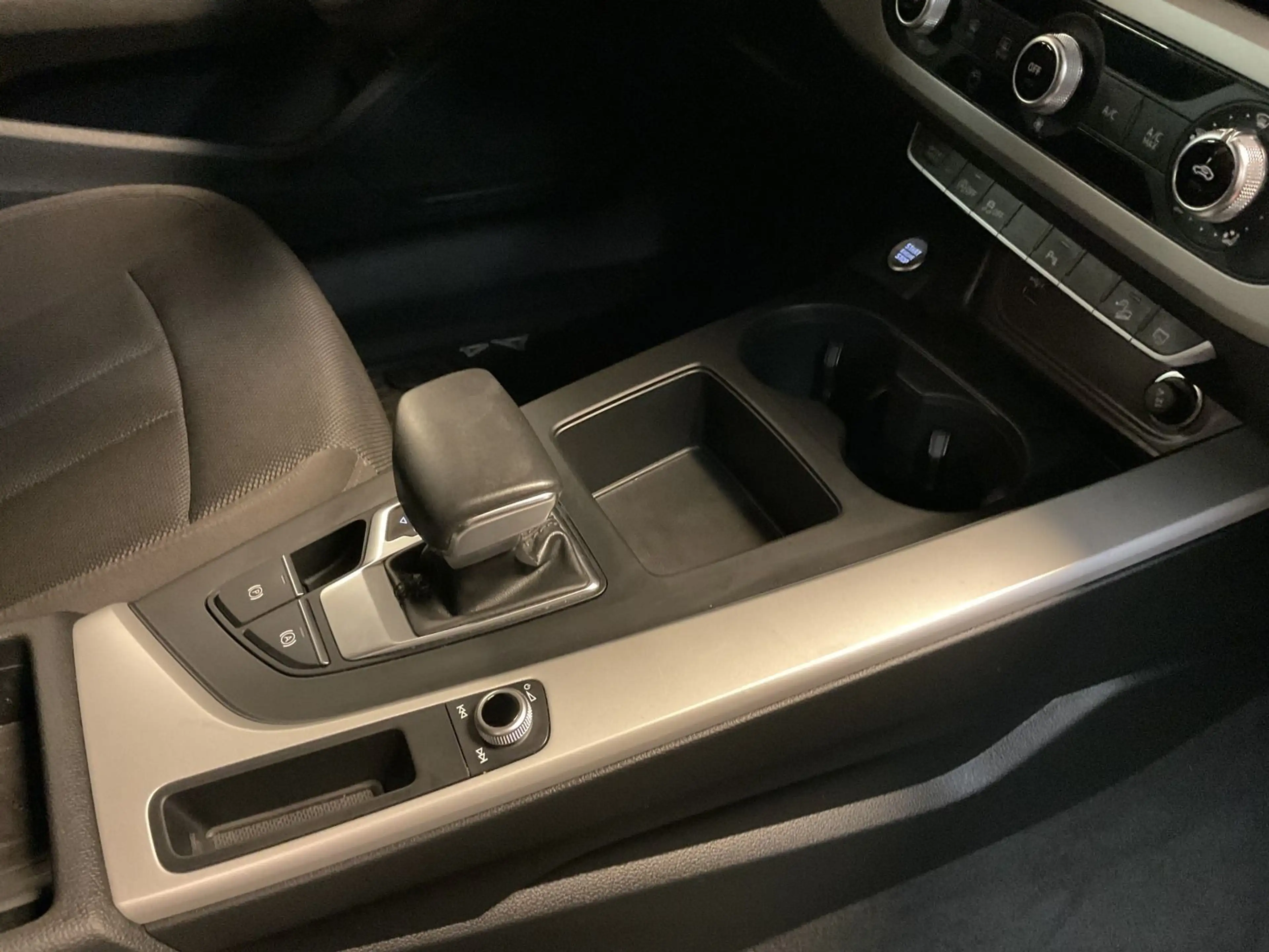 Audi A4 allroad Allroad  40 TDI quattro LED,Navi,Standheizung — photo 15