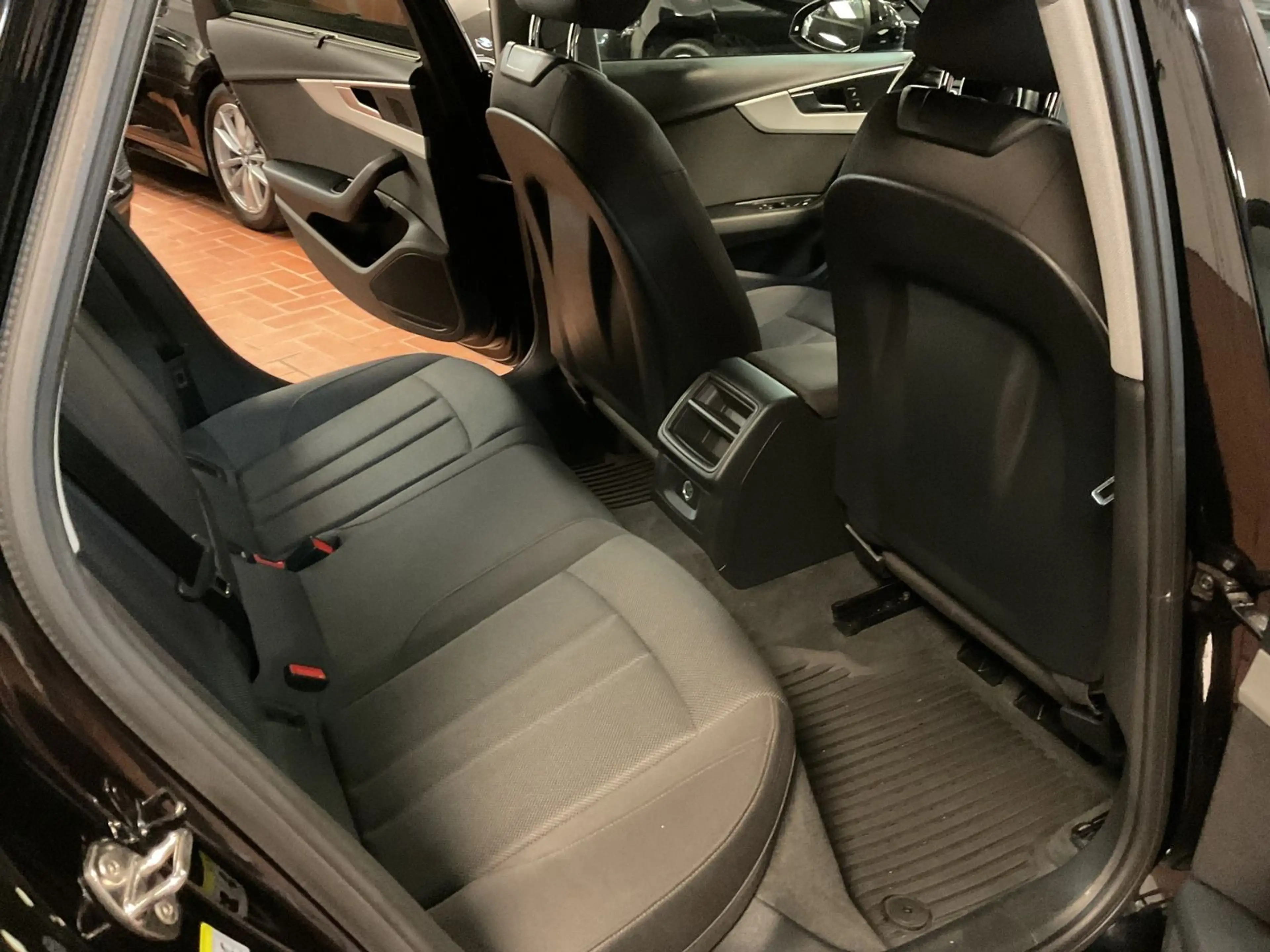 Audi A4 allroad Allroad  40 TDI quattro LED,Navi,Standheizung — photo 9
