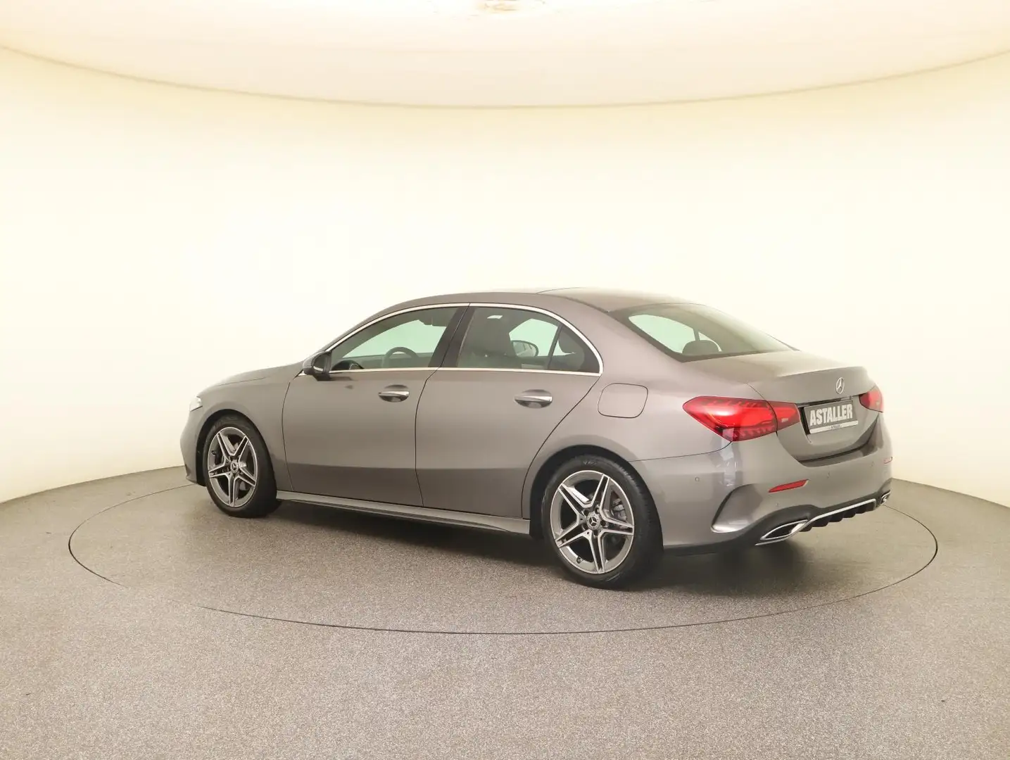 Mercedes-Benz A 200 d Limousine AMG Line MBUX+Pano+Winterp+Kam Gri - 2