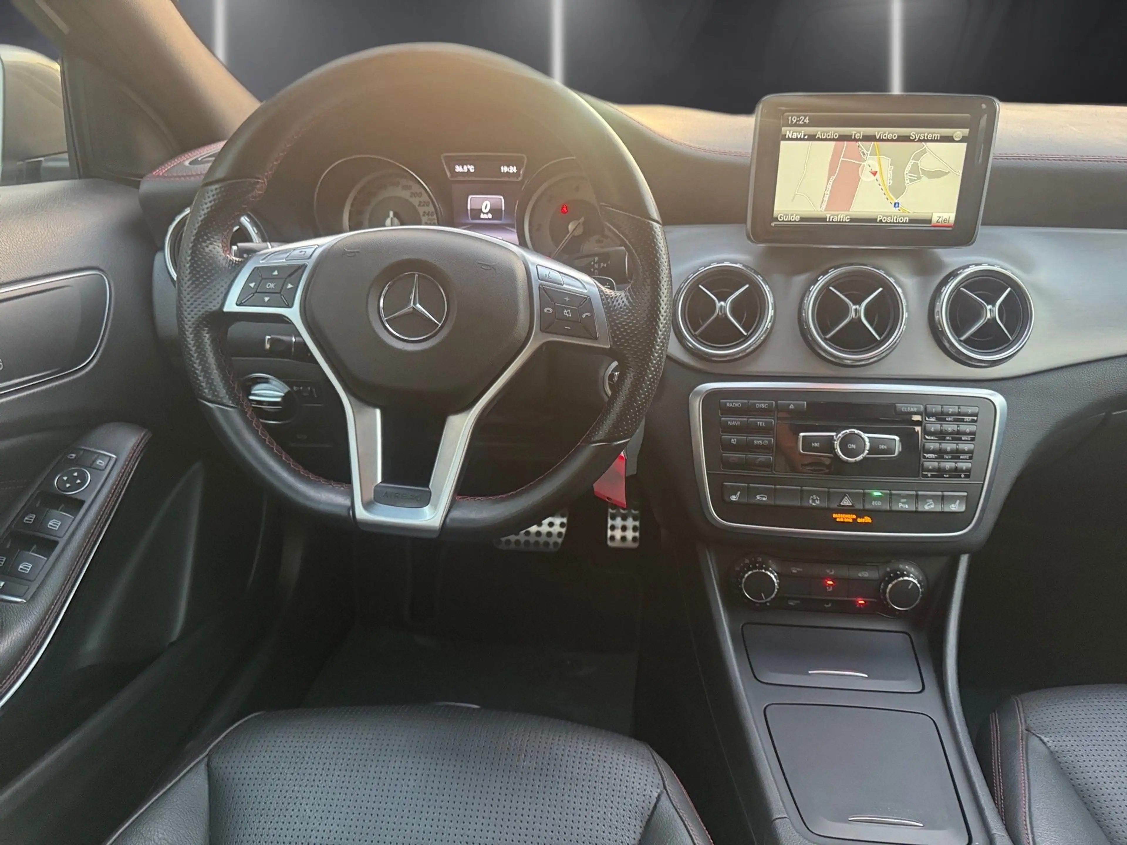 Mercedes-Benz GLA 220 CDI 4-Matic AMG Line — photo 9