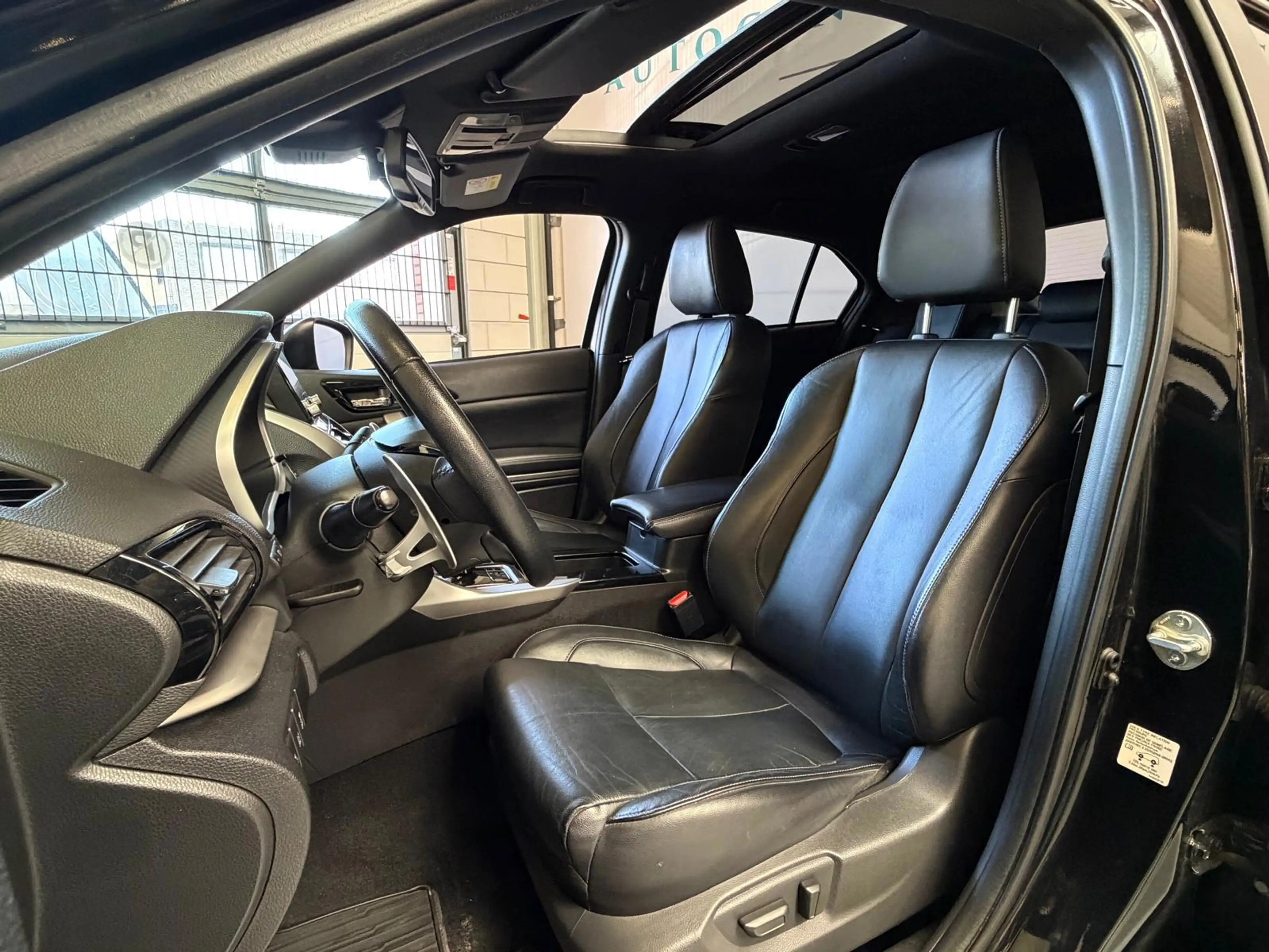 Mitsubishi Eclipse Cross 2.4 PHEV Instyle, Dealer onderhouden, Pano, Camera — photo 27