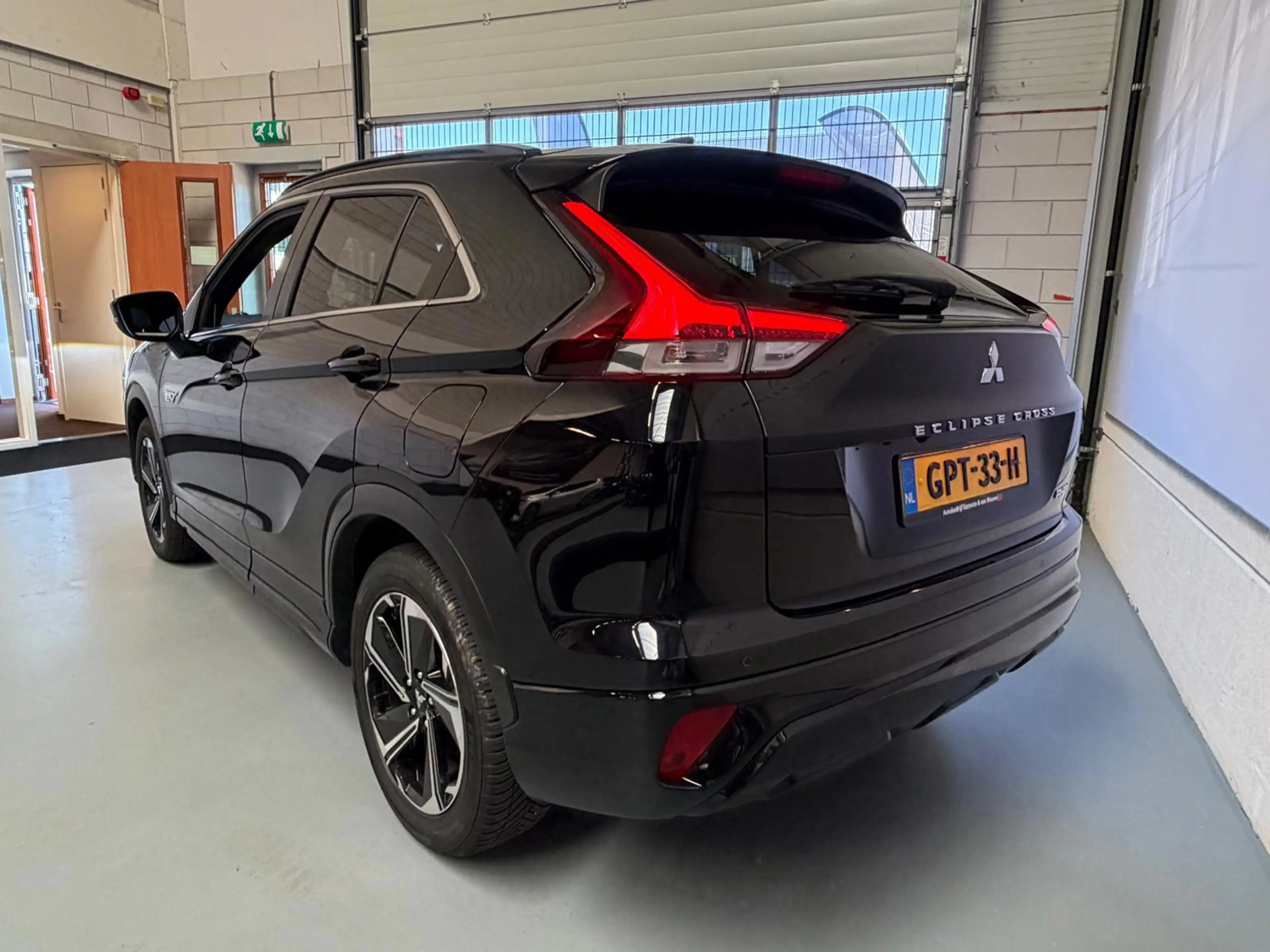 Mitsubishi Eclipse Cross 2.4 PHEV Instyle, Dealer onderhouden, Pano, Camera — photo 3