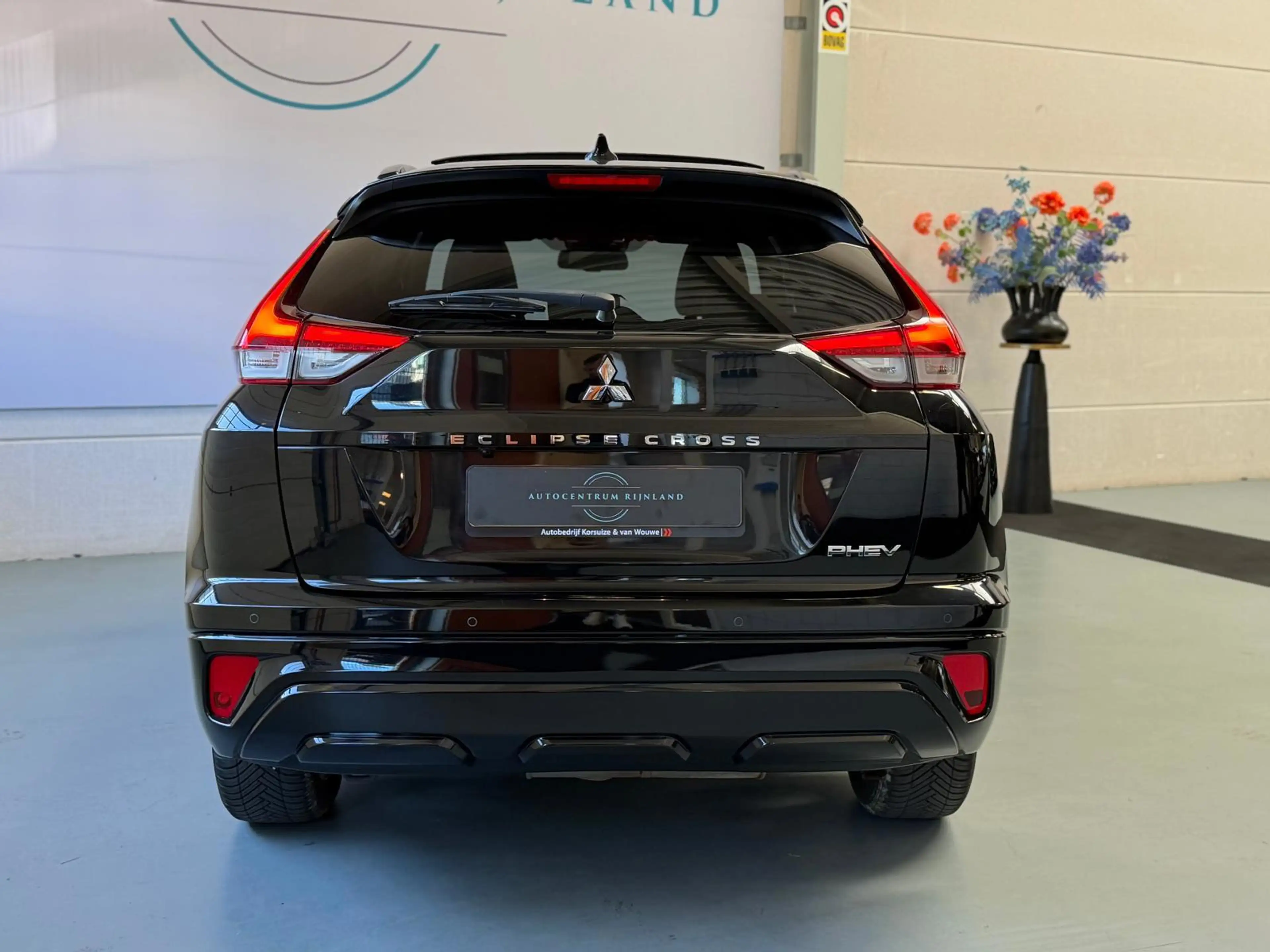 Mitsubishi Eclipse Cross 2.4 PHEV Instyle, Dealer onderhouden, Pano, Camera — photo 9