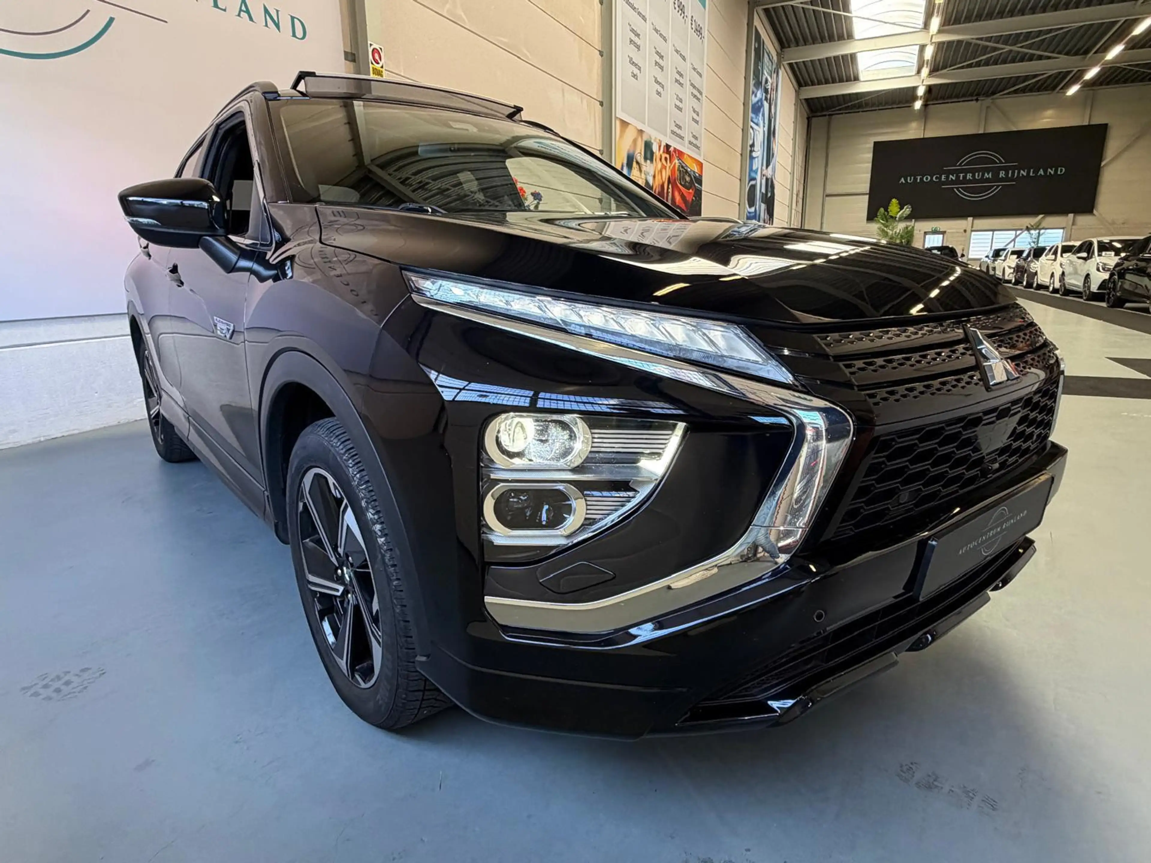 Mitsubishi Eclipse Cross 2.4 PHEV Instyle, Dealer onderhouden, Pano, Camera — photo 6