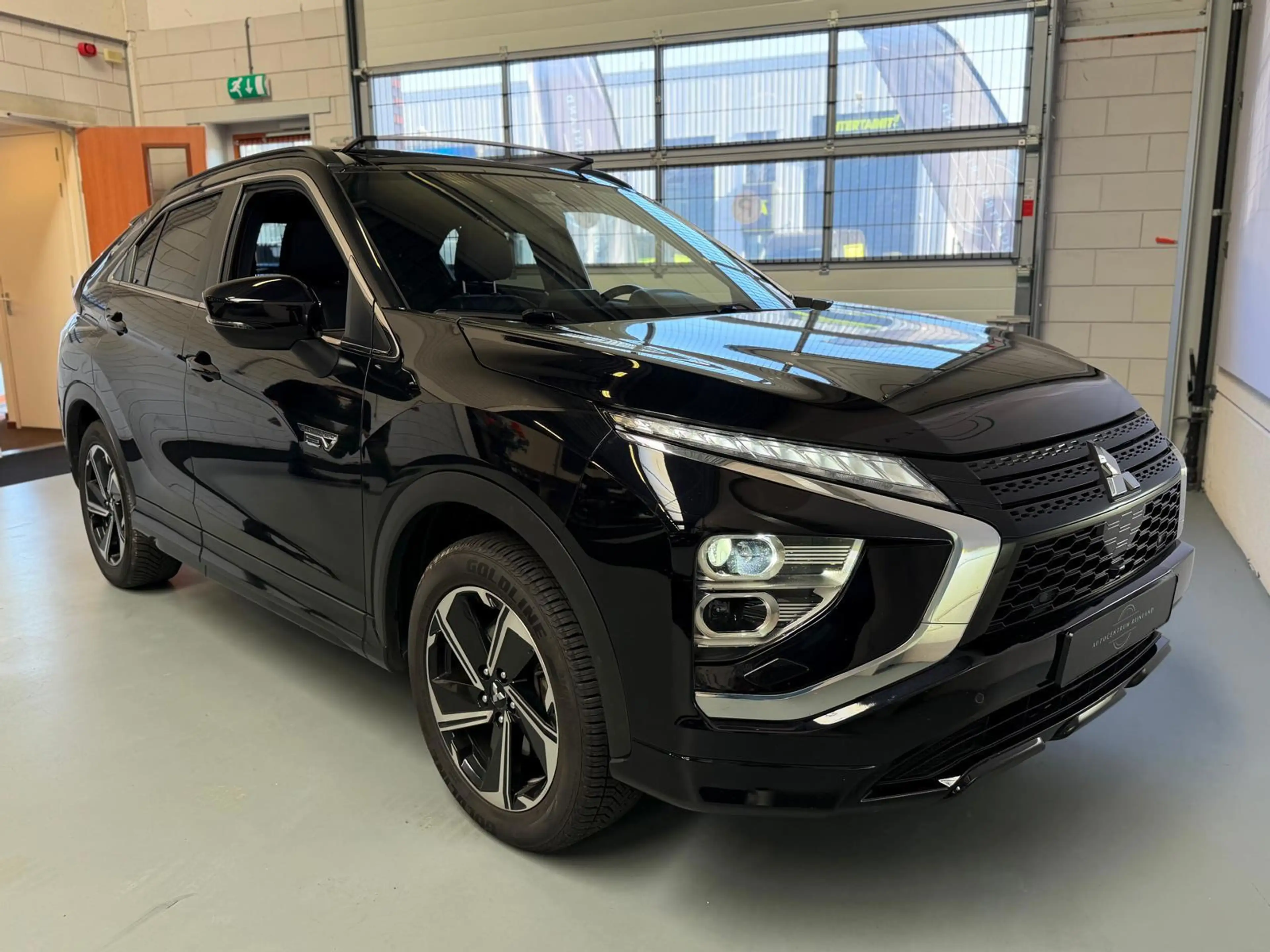 Mitsubishi Eclipse Cross 2.4 PHEV Instyle, Dealer onderhouden, Pano, Camera — photo 11