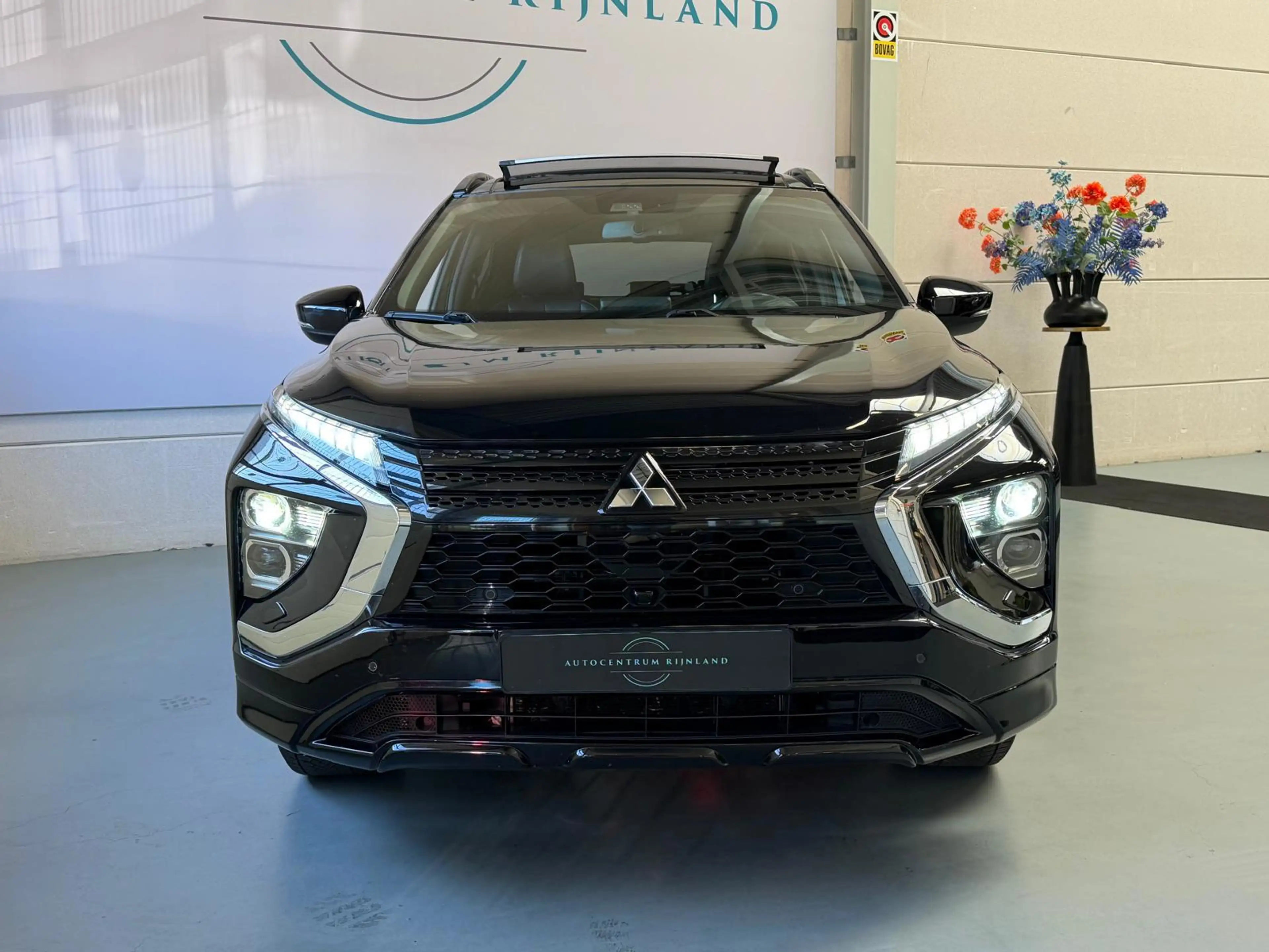Mitsubishi Eclipse Cross 2.4 PHEV Instyle, Dealer onderhouden, Pano, Camera — photo 5