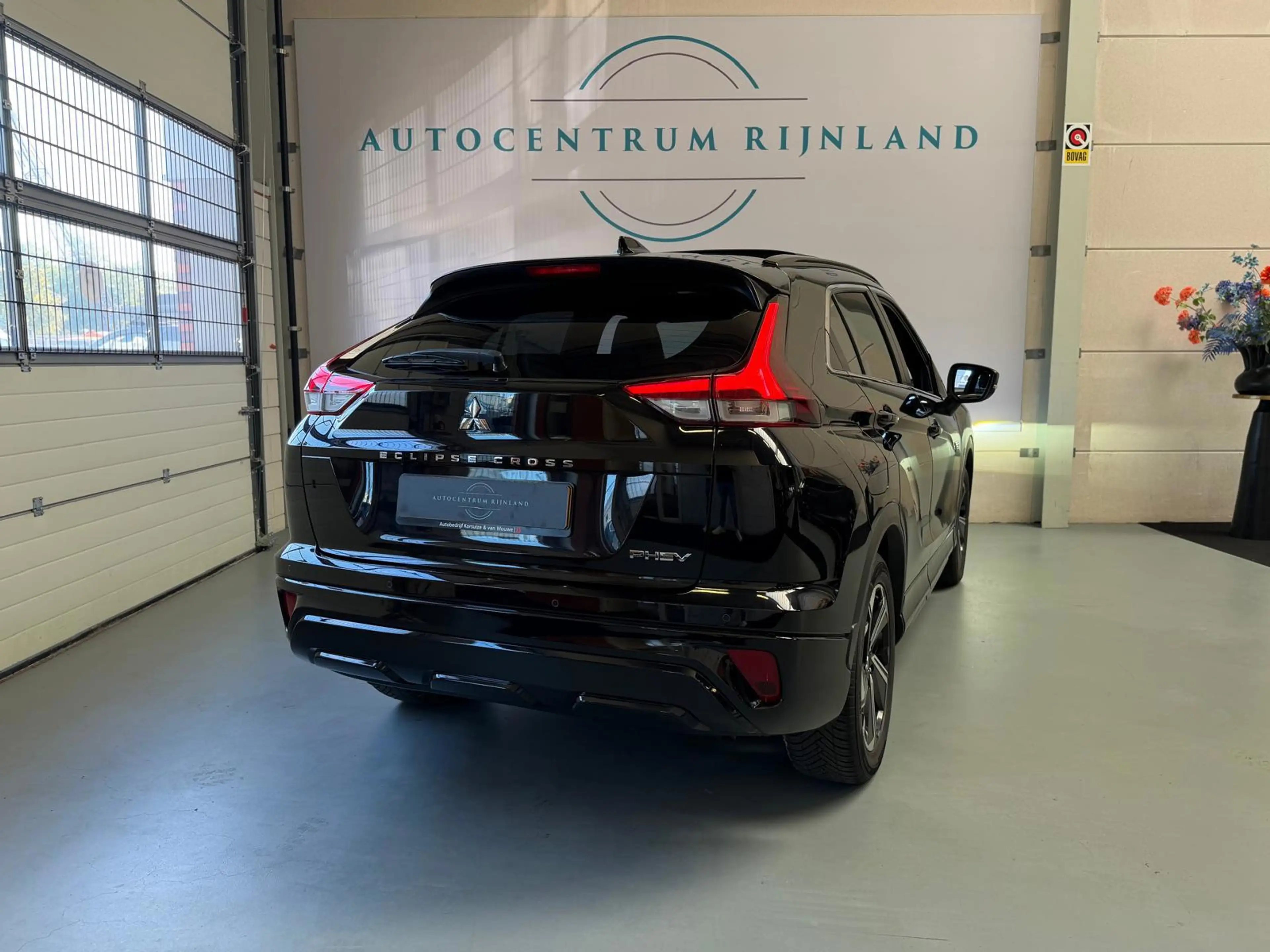 Mitsubishi Eclipse Cross 2.4 PHEV Instyle, Dealer onderhouden, Pano, Camera — photo 8