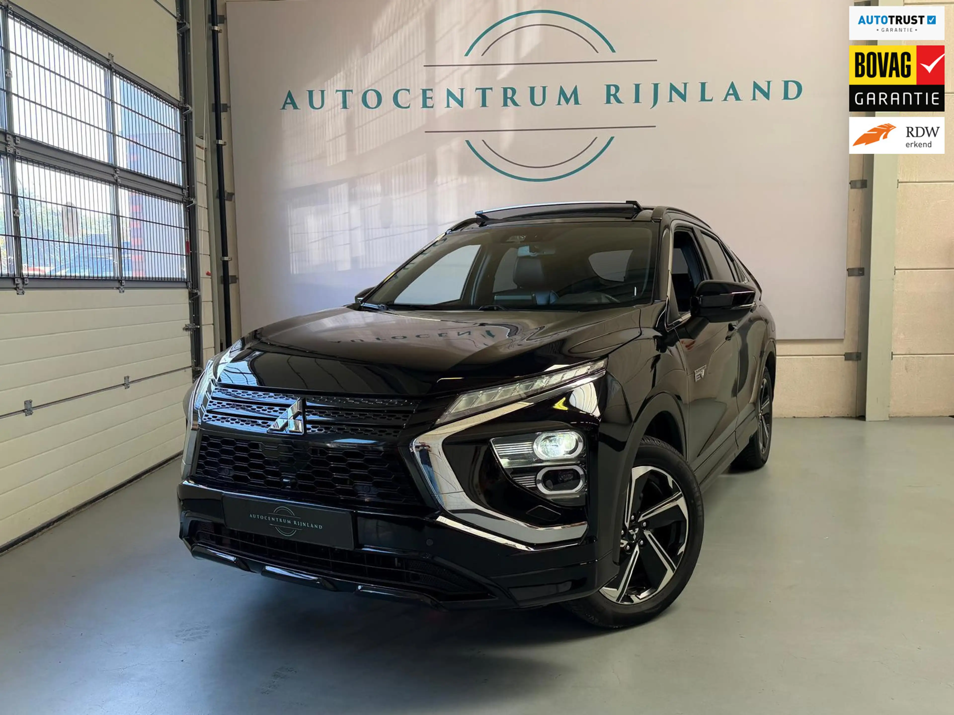 Mitsubishi Eclipse Cross 2.4 PHEV Instyle, Dealer onderhouden, Pano, Camera