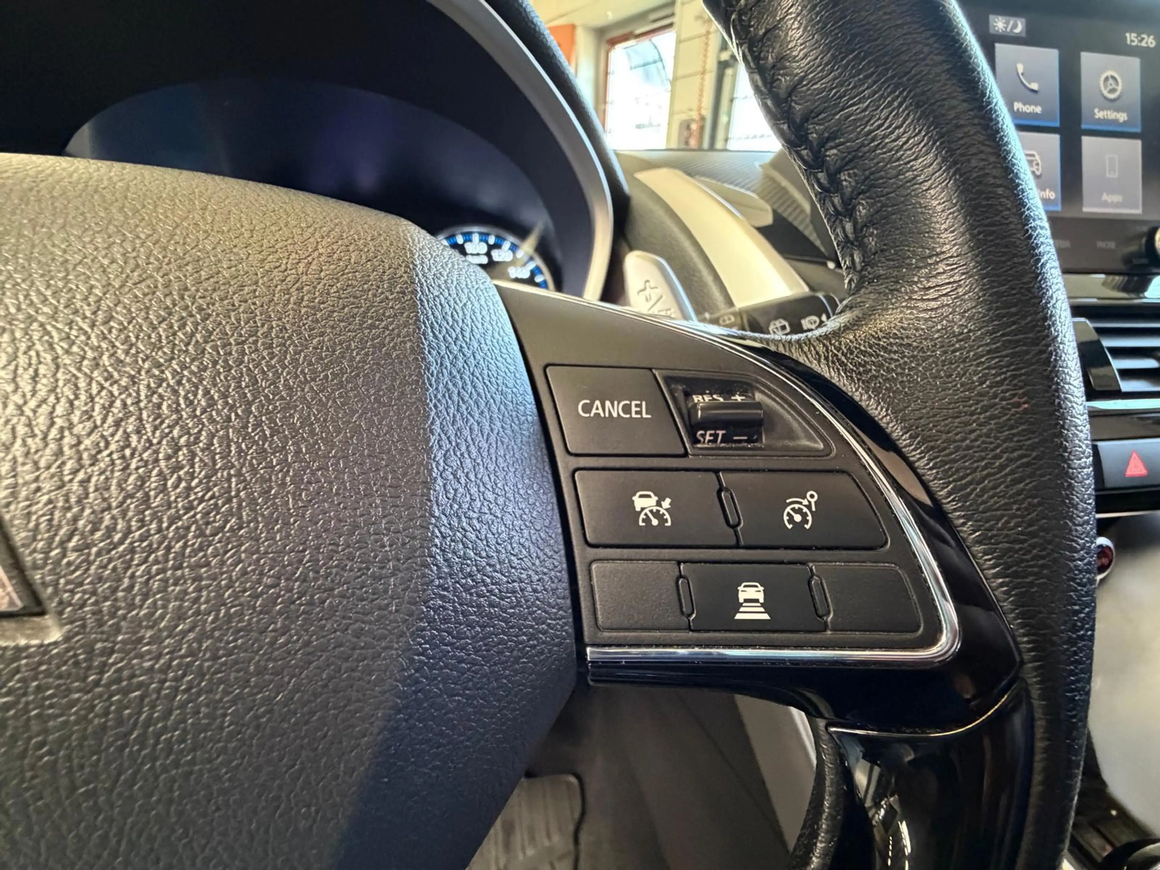 Mitsubishi Eclipse Cross 2.4 PHEV Instyle, Dealer onderhouden, Pano, Camera — photo 17