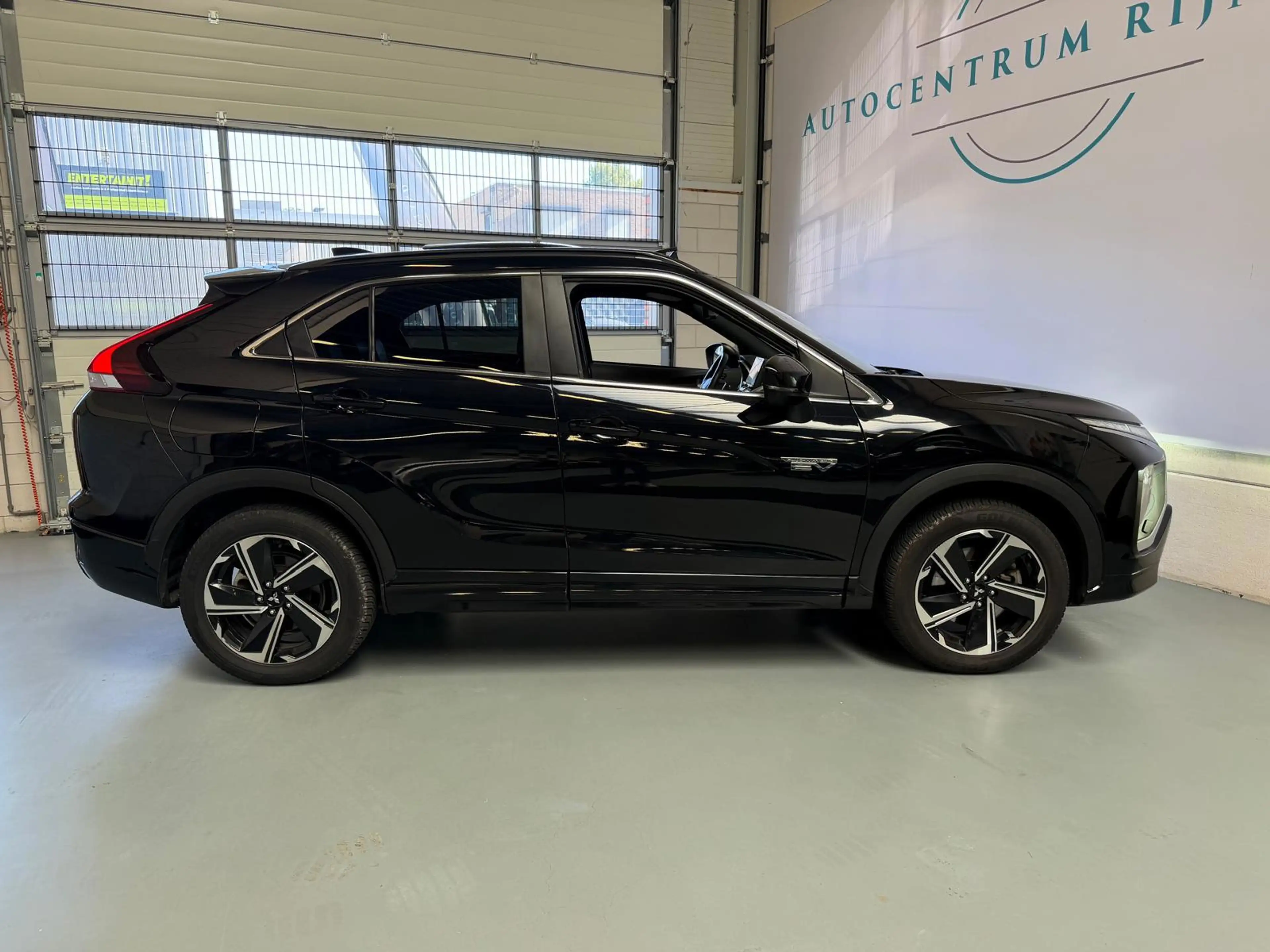 Mitsubishi Eclipse Cross 2.4 PHEV Instyle, Dealer onderhouden, Pano, Camera — photo 7
