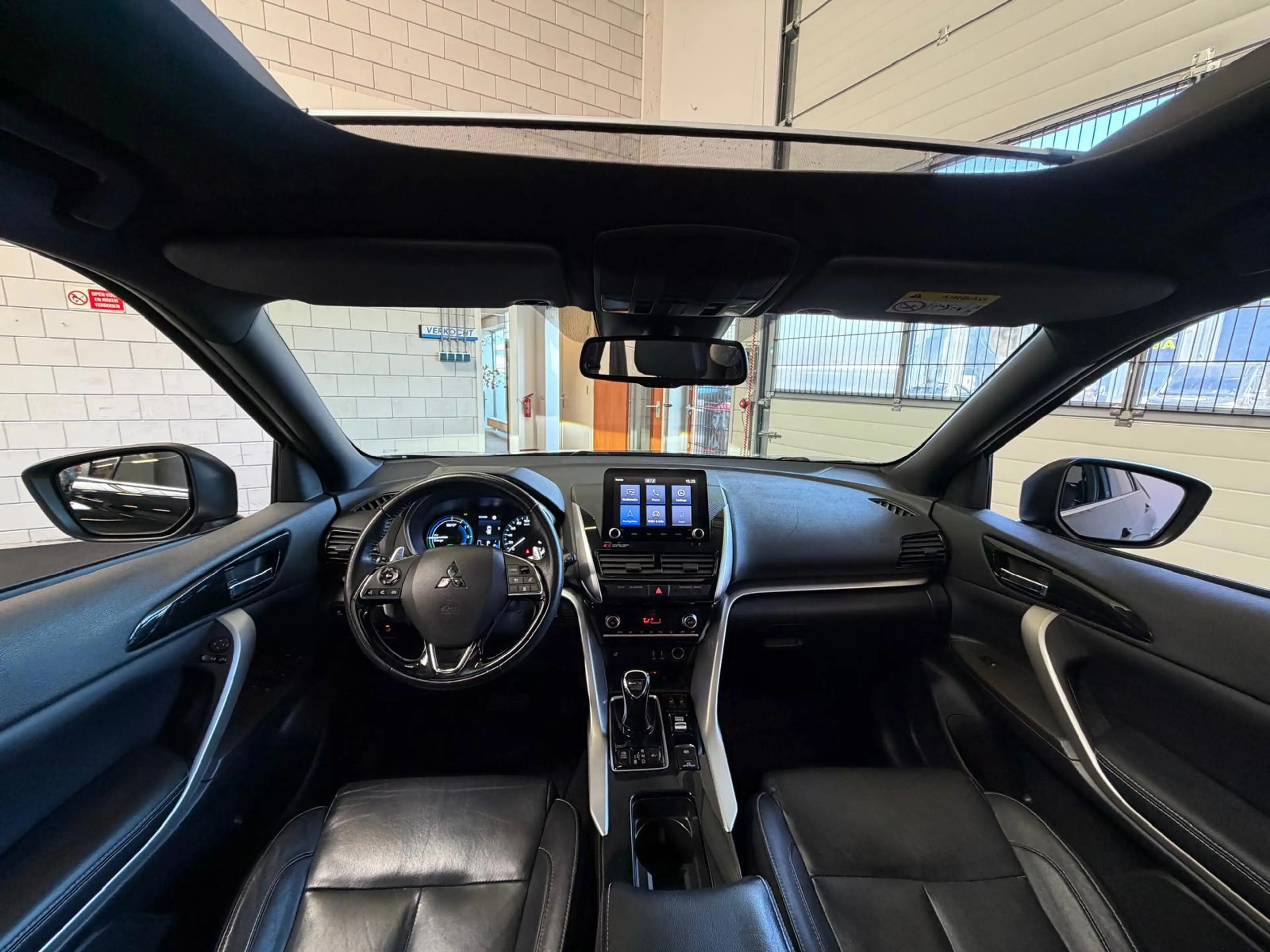 Mitsubishi Eclipse Cross 2.4 PHEV Instyle, Dealer onderhouden, Pano, Camera — photo 18