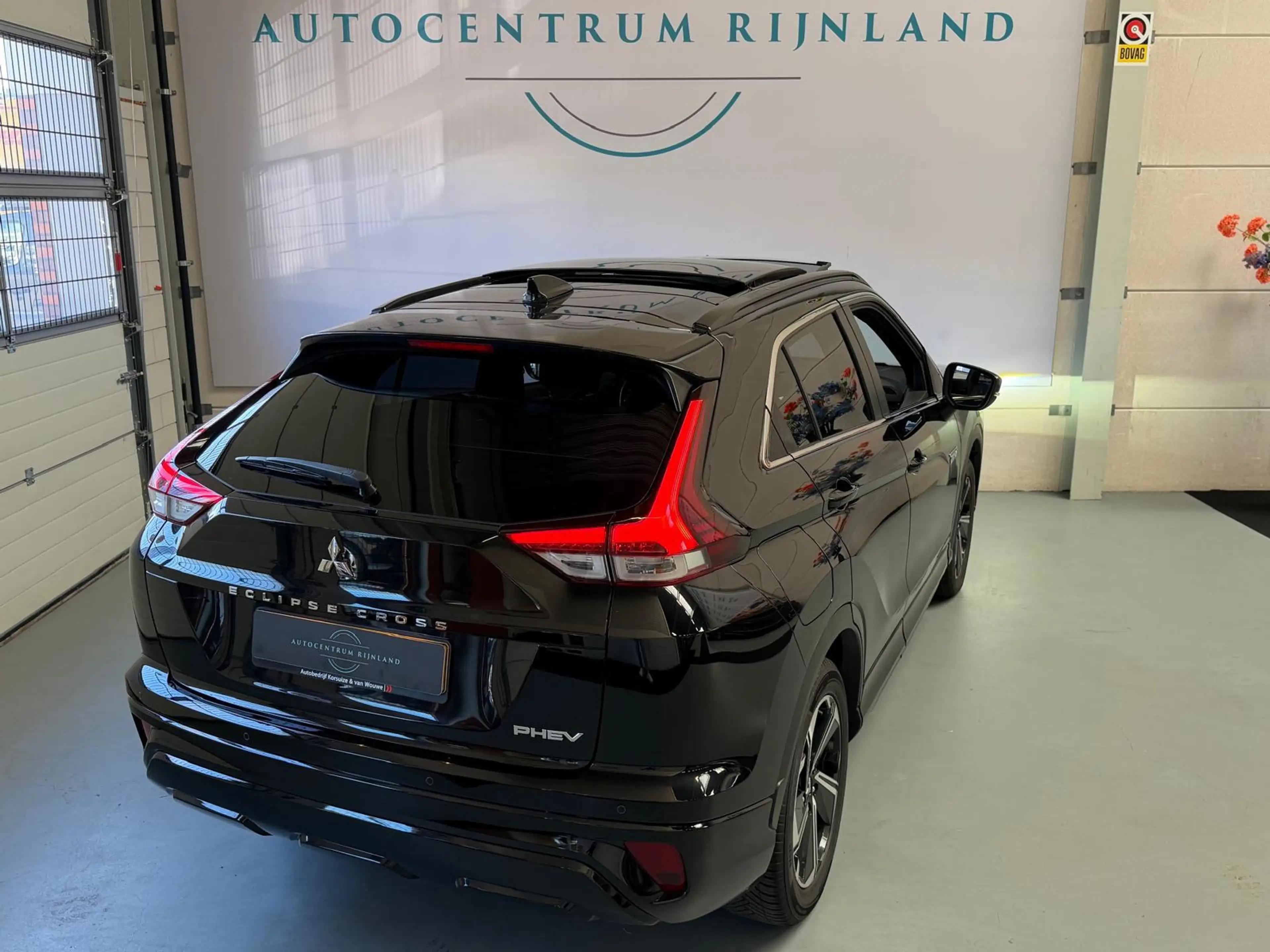 Mitsubishi Eclipse Cross 2.4 PHEV Instyle, Dealer onderhouden, Pano, Camera — photo 10