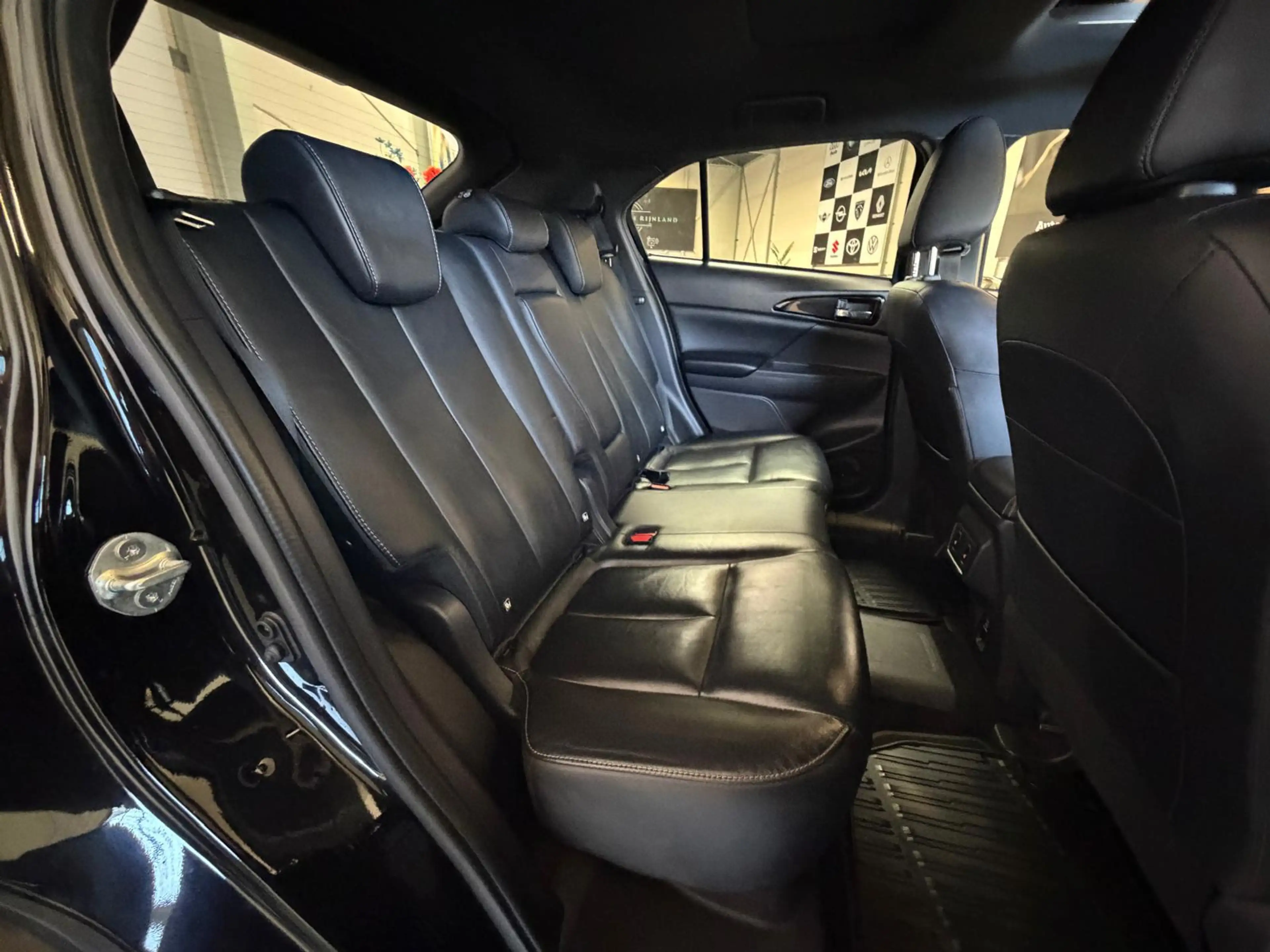 Mitsubishi Eclipse Cross 2.4 PHEV Instyle, Dealer onderhouden, Pano, Camera — photo 31