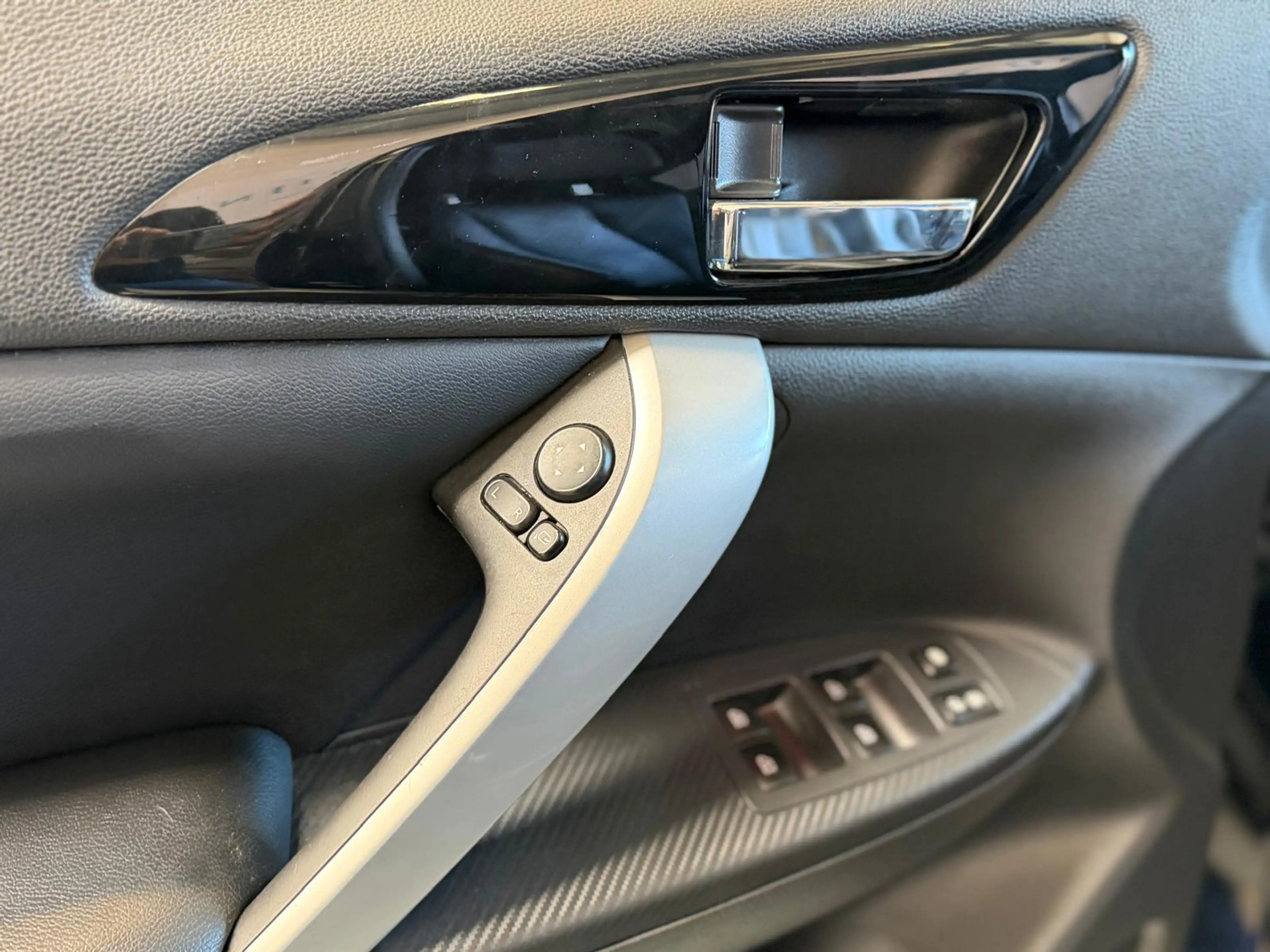 Mitsubishi Eclipse Cross 2.4 PHEV Instyle, Dealer onderhouden, Pano, Camera — photo 33