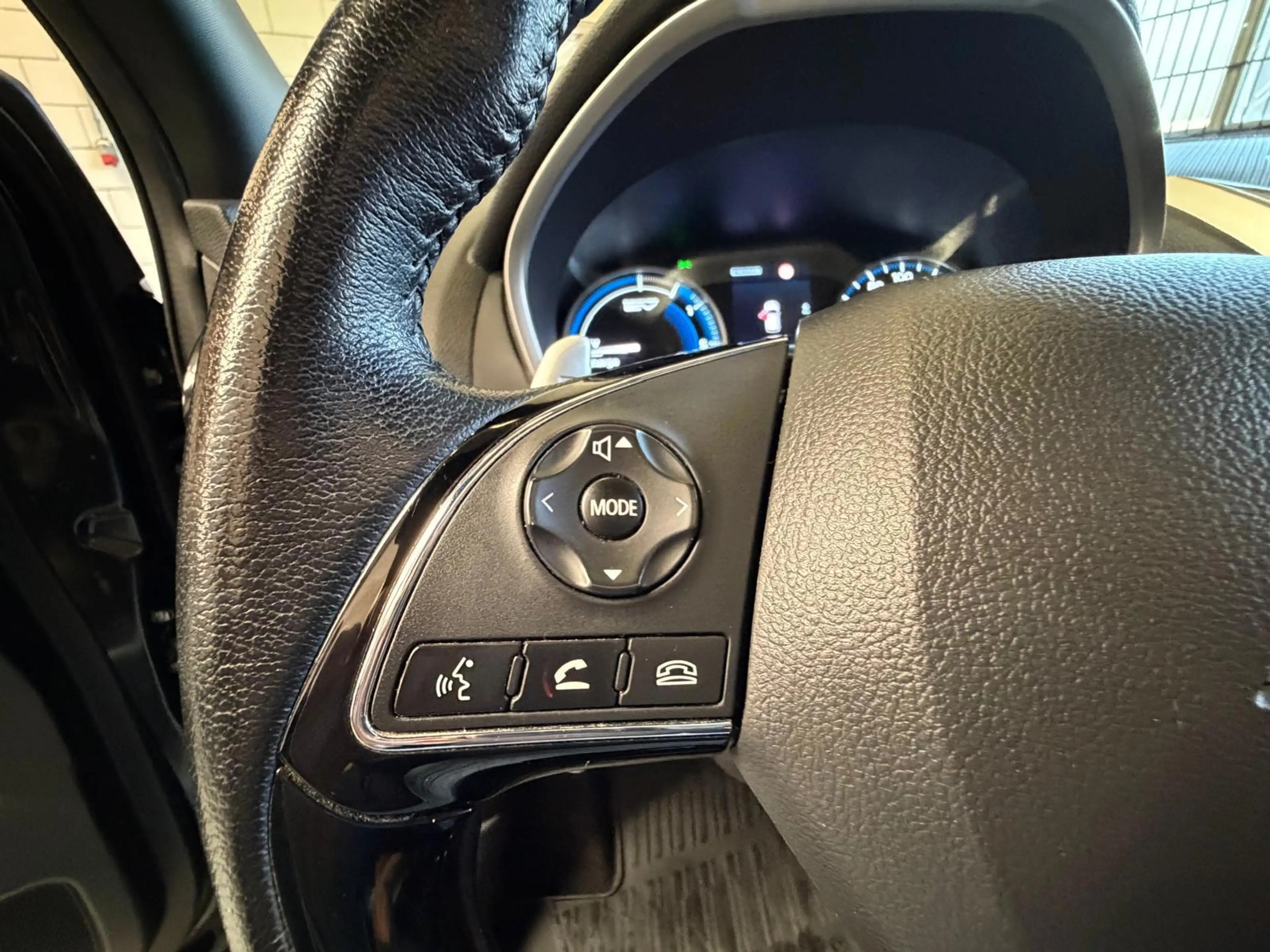 Mitsubishi Eclipse Cross 2.4 PHEV Instyle, Dealer onderhouden, Pano, Camera — photo 15