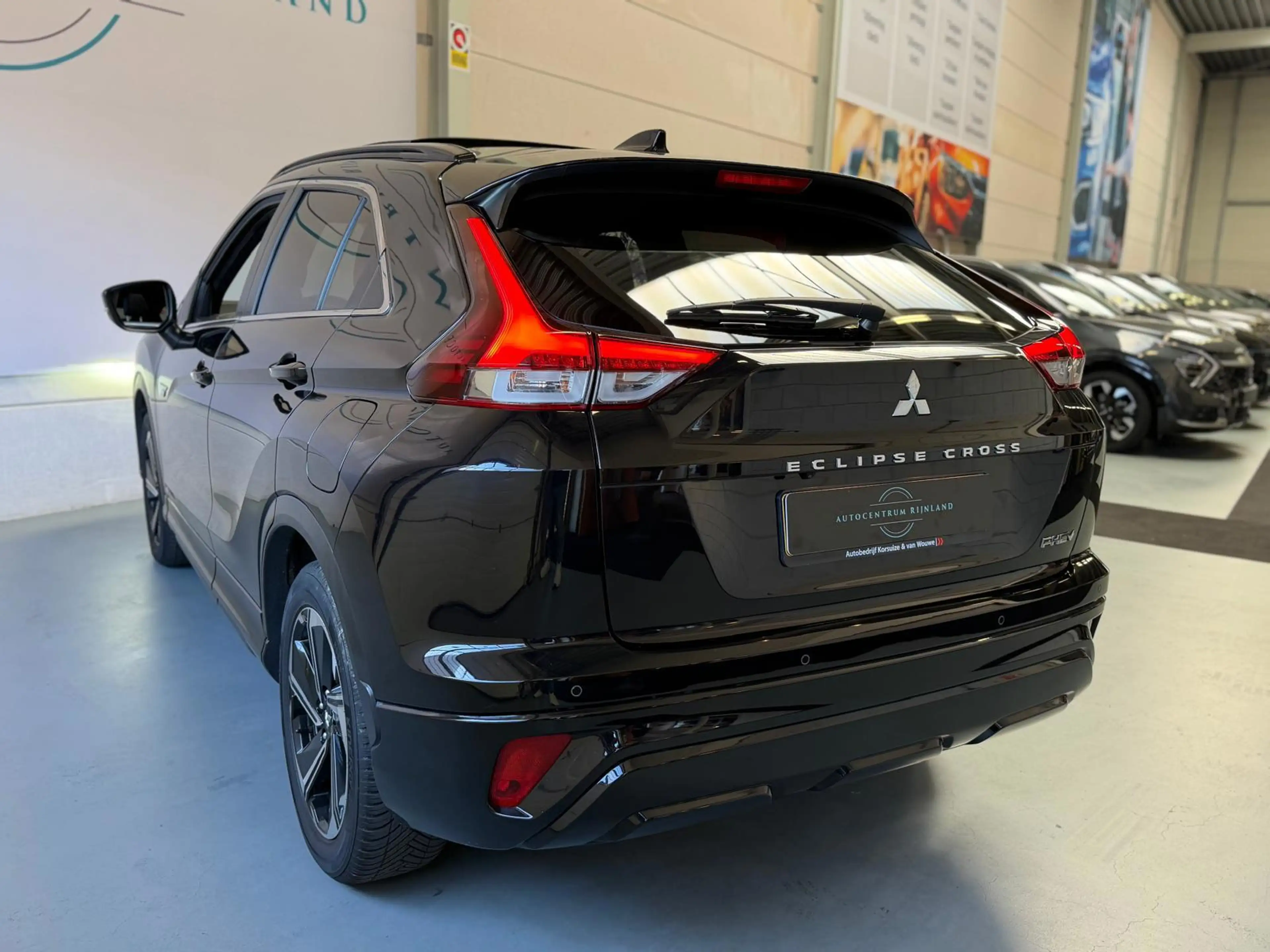 Mitsubishi Eclipse Cross 2.4 PHEV Instyle, Dealer onderhouden, Pano, Camera — photo 12