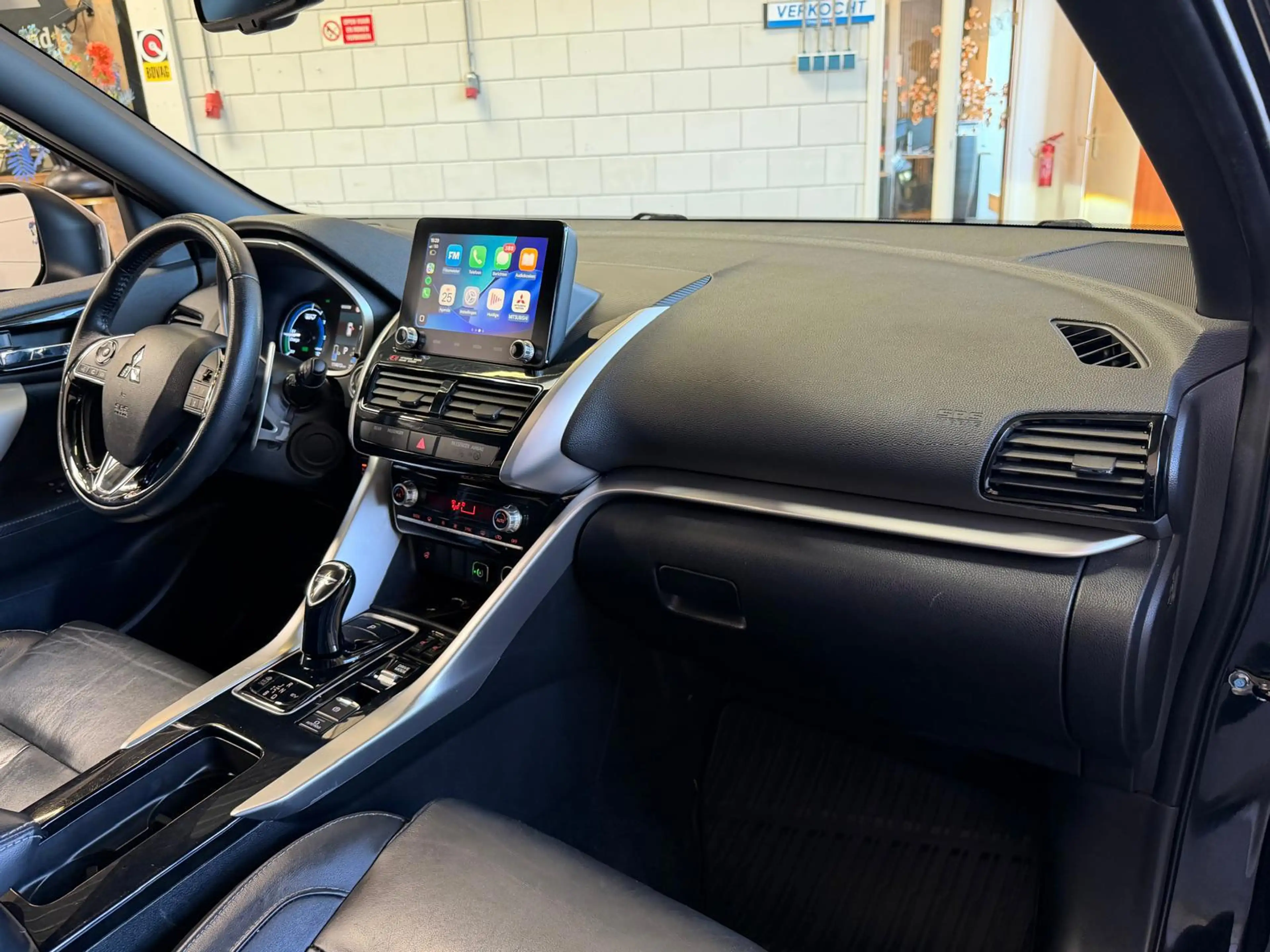 Mitsubishi Eclipse Cross 2.4 PHEV Instyle, Dealer onderhouden, Pano, Camera — photo 26