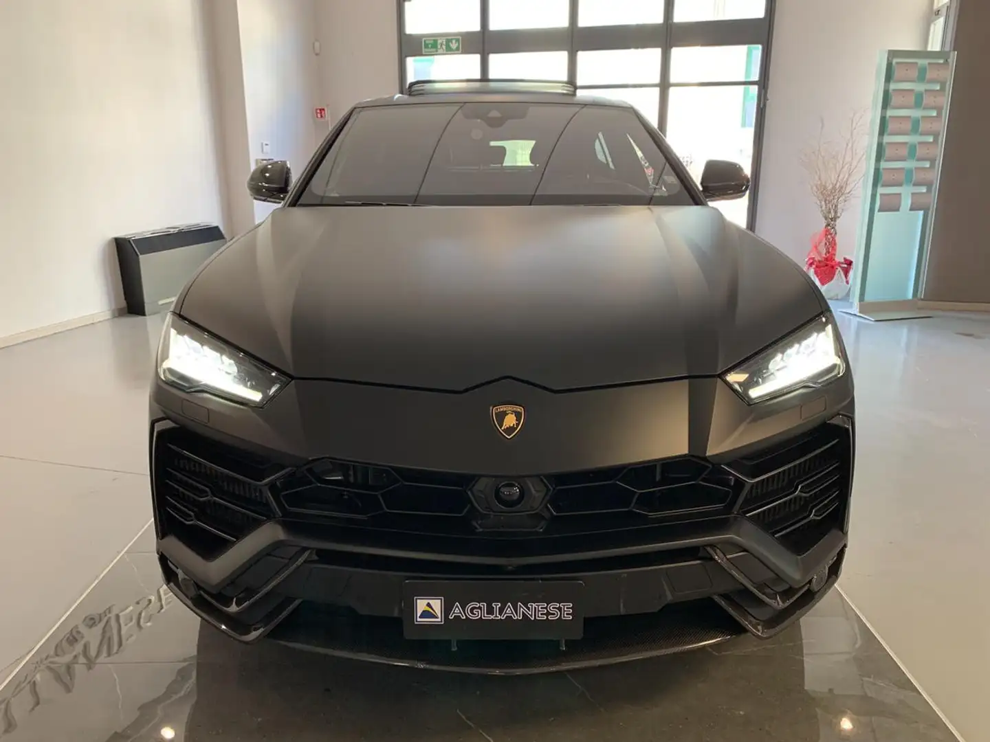 Lamborghini Urus 4.0 CERCHI DA 23 / AKRAPOVIC / PANO / FULL CARBON Černá - 2