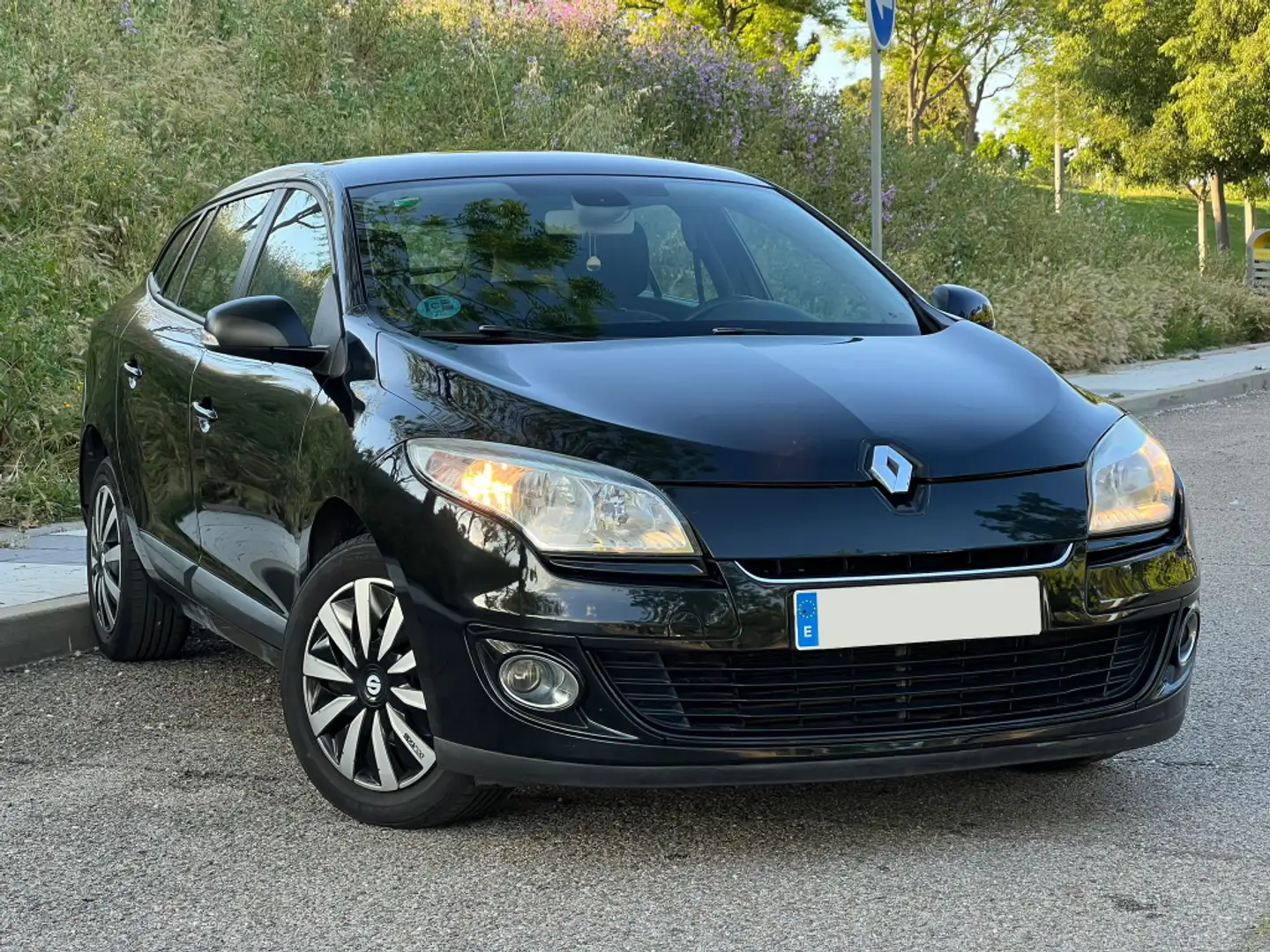 Renault Megane 1.2 TCE Energy Life S&S 115 Czarny - 1