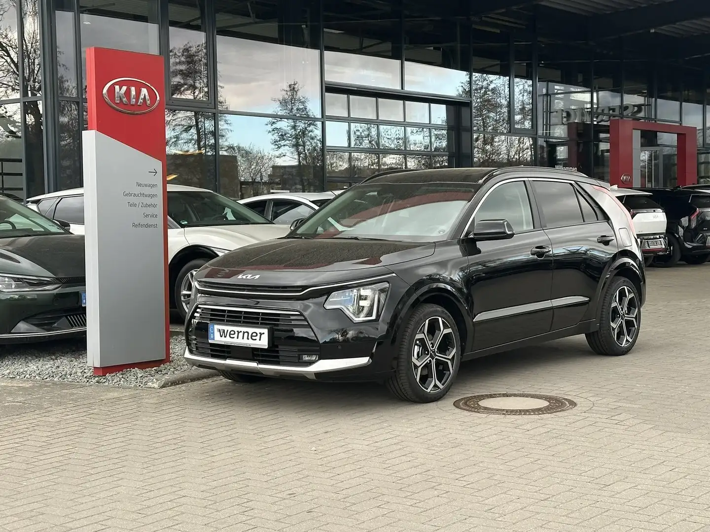 Kia Niro 1.6 HEV Spirit DCT TECHNO/GD/RELAX Zwart - 1
