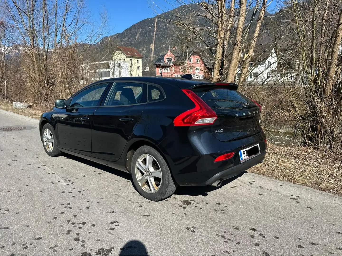 Volvo V40 Basis Schwarz - 1