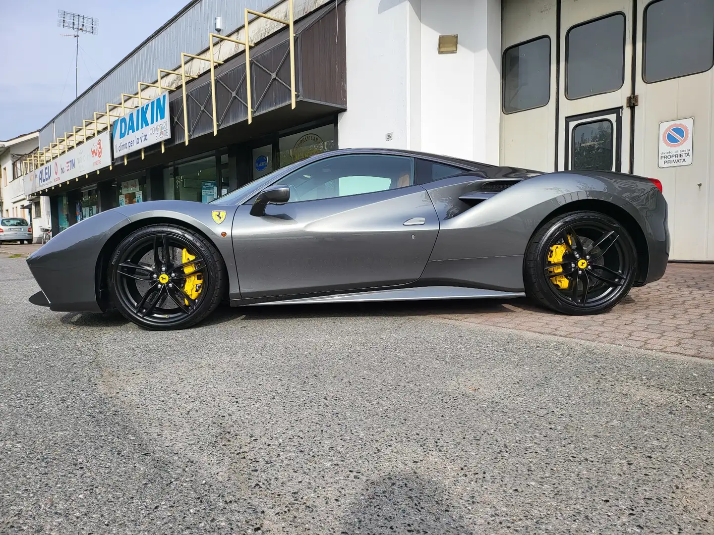 Ferrari 488 Coupe 3.9 GTB dct Bellissima e tutta certificata! Grau - 1