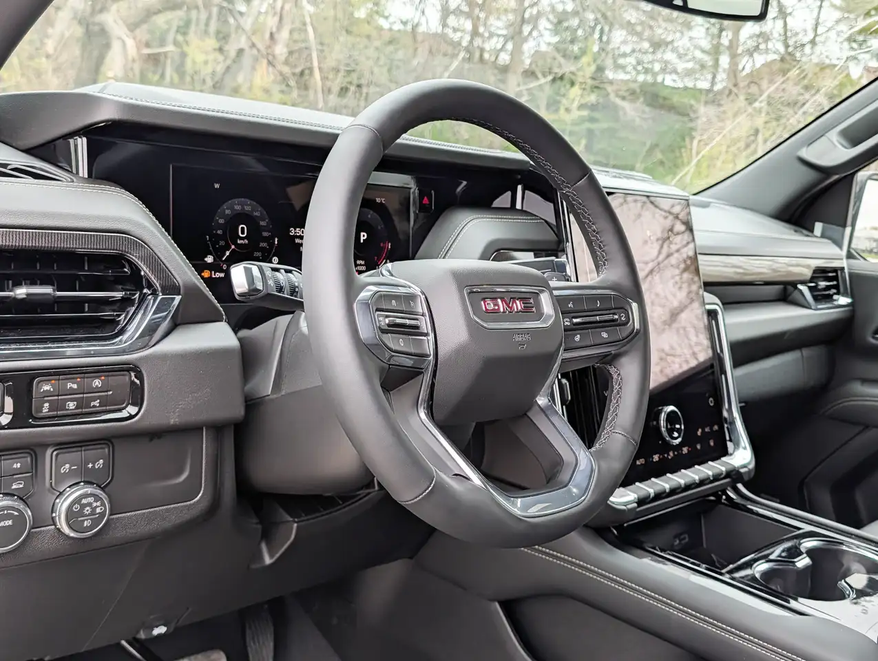 GMC Yukon снимка GMC Yukon