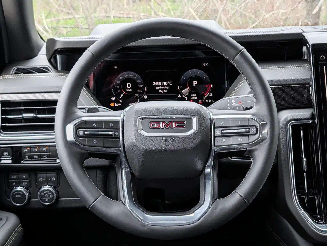 GMC Yukon снимка GMC Yukon
