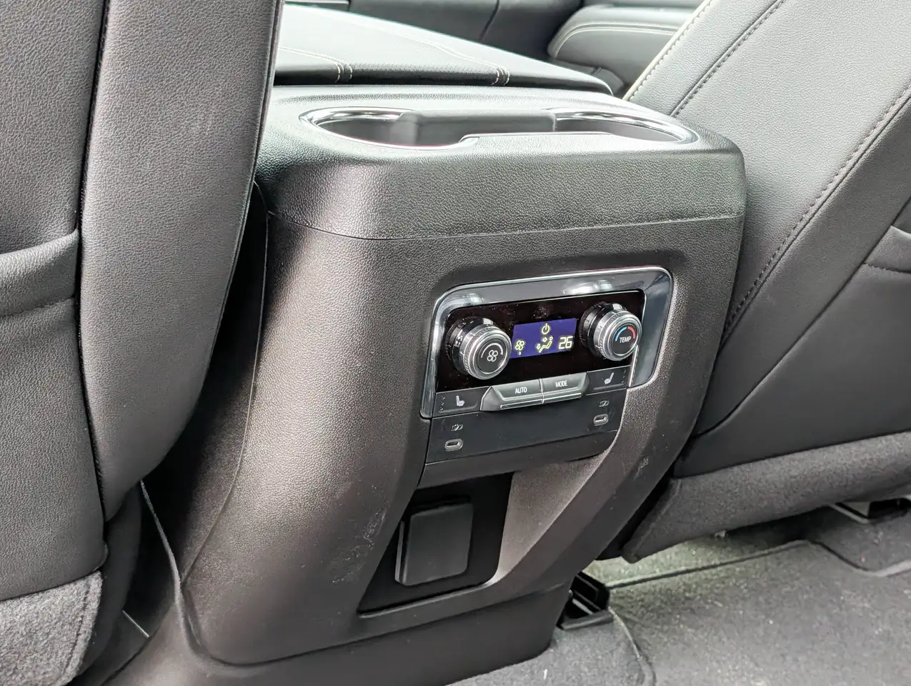 GMC Yukon снимка GMC Yukon