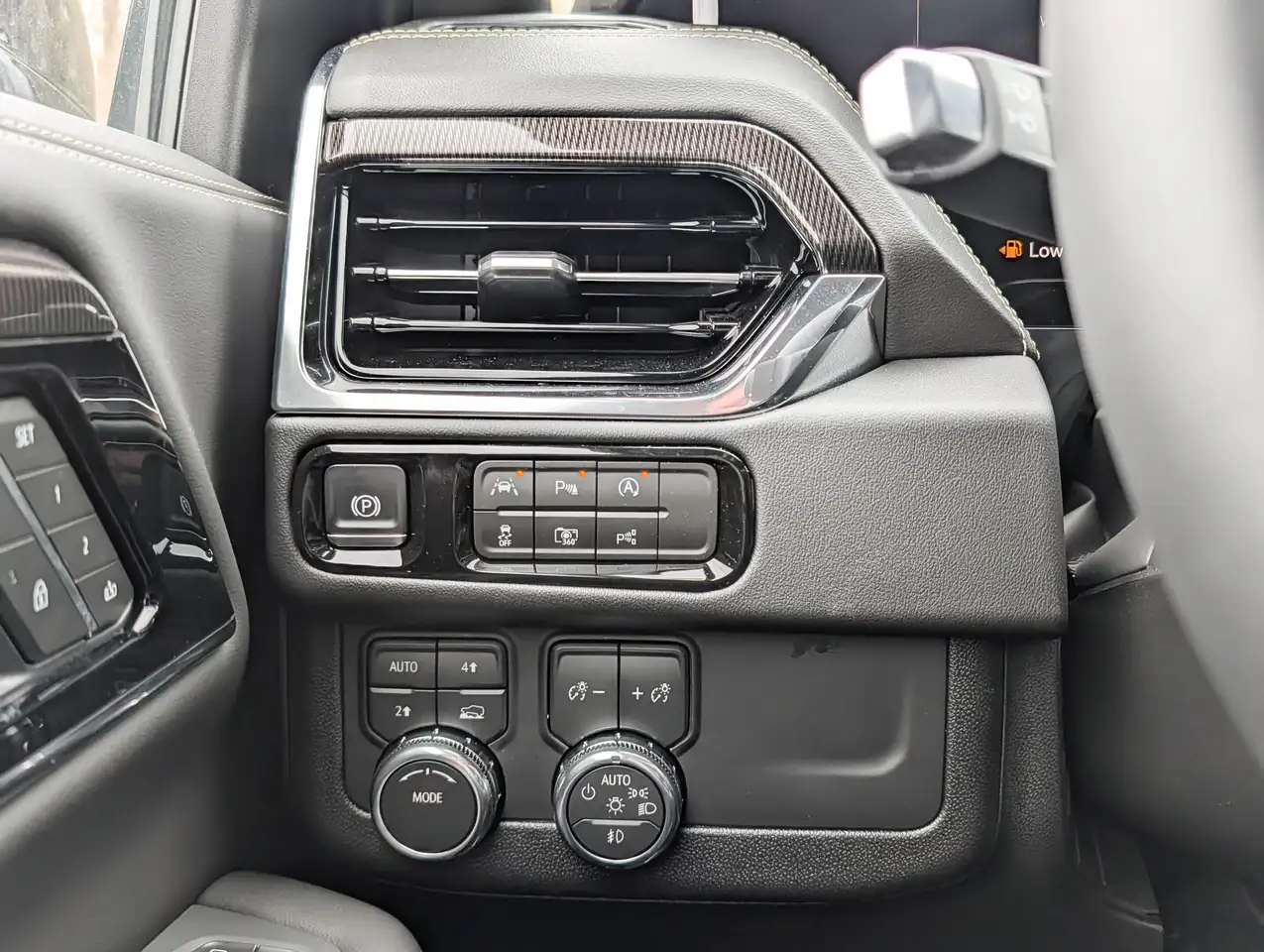 GMC Yukon снимка GMC Yukon