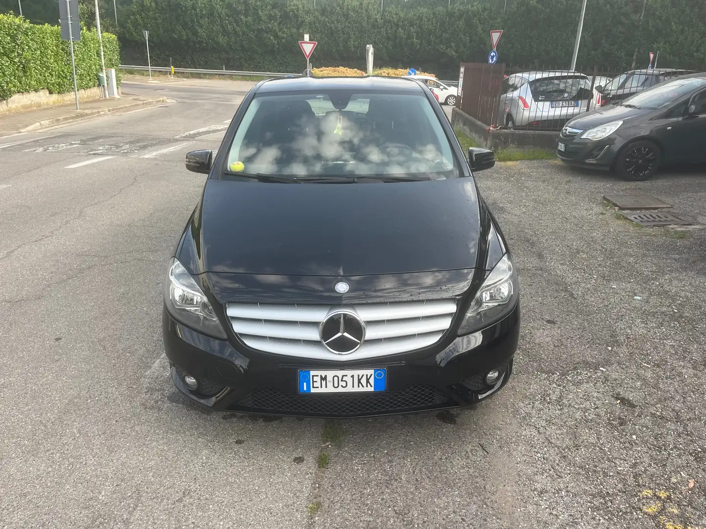 Mercedes-Benz B 180 1.6benzina/122CV/neopatentati/Euro5B/automatico Schwarz - 1
