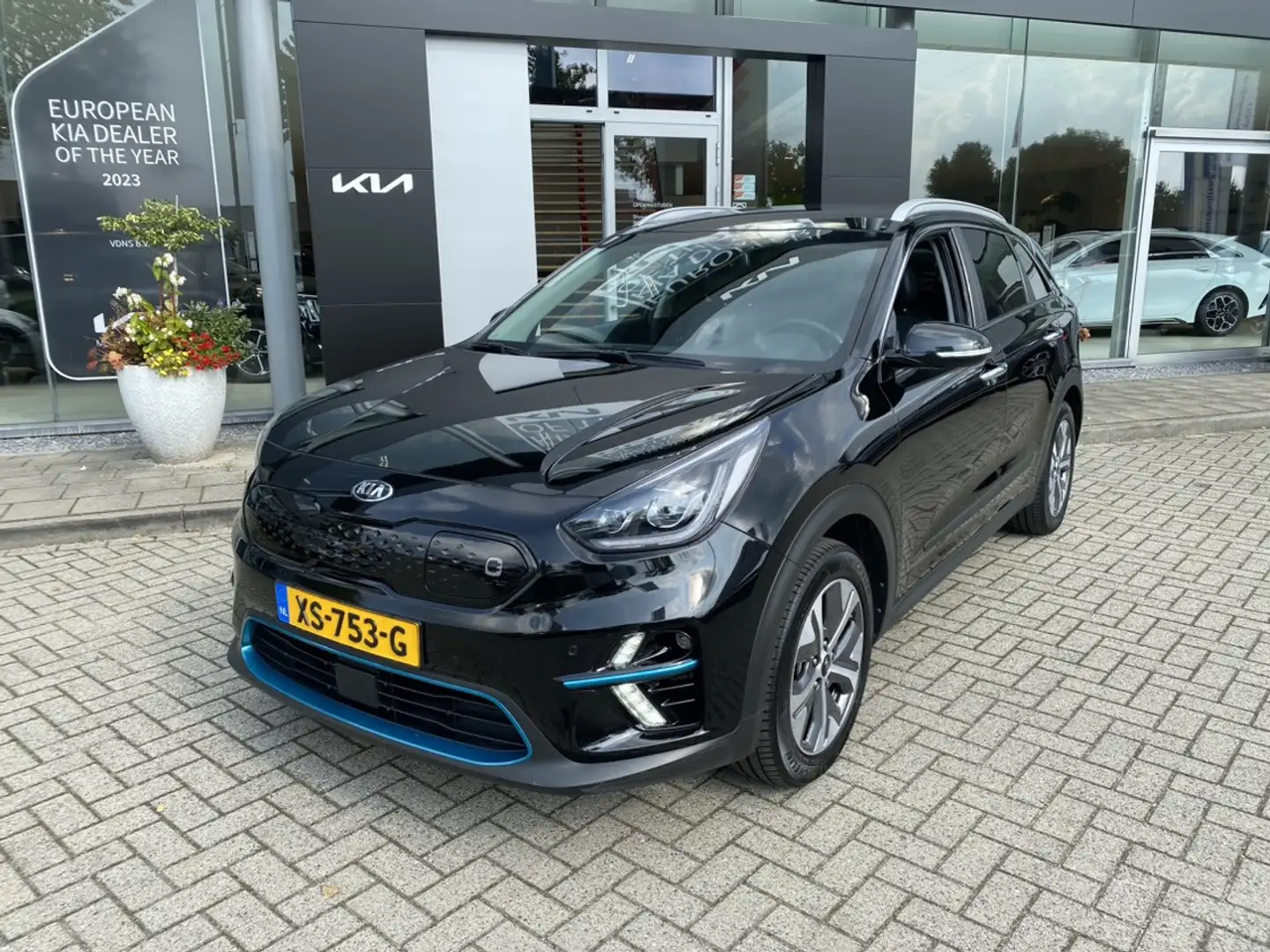 Kia e-Niro ExecutiveLine 64kWh | Leder | Stoel verwarming/ven Zwart - 2