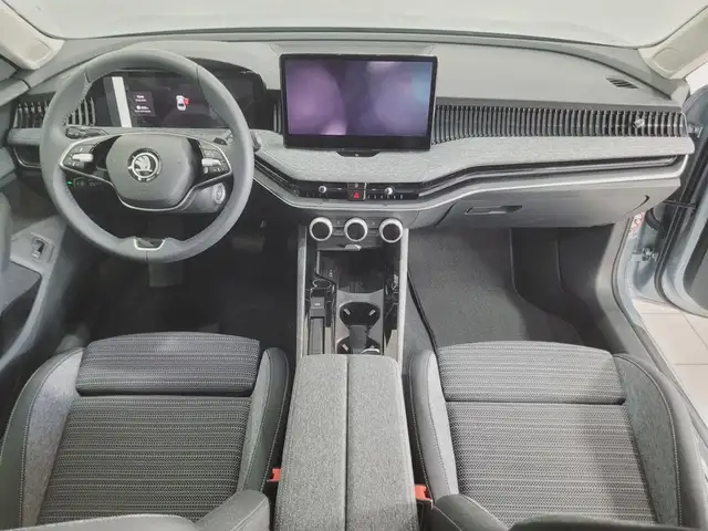 Skoda Superb view 4
