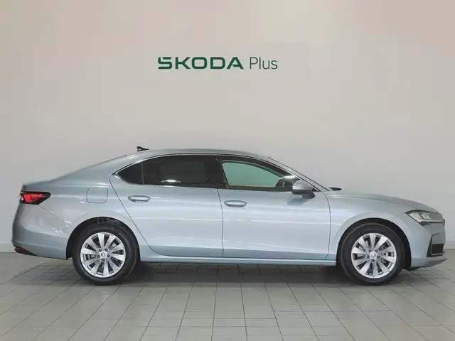 Skoda Superb view 3