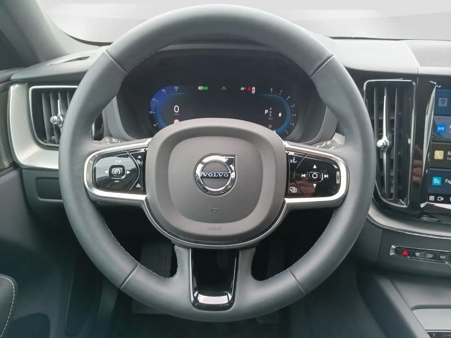 Volvo XC60 B4 2WD Plus Dark 360°/H&K/Sportsitze Grau - 2