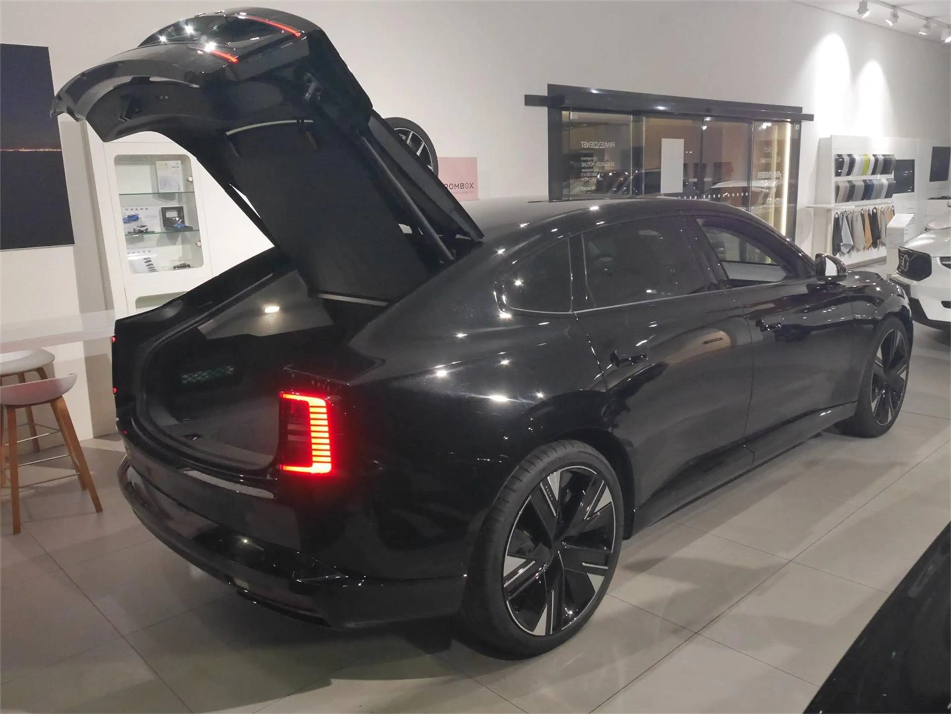 Volvo ES90 Single Extended Range Ultra — photo 9