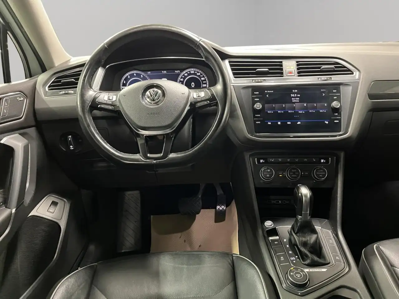 Volkswagen Tiguan снимка Volkswagen Tiguan