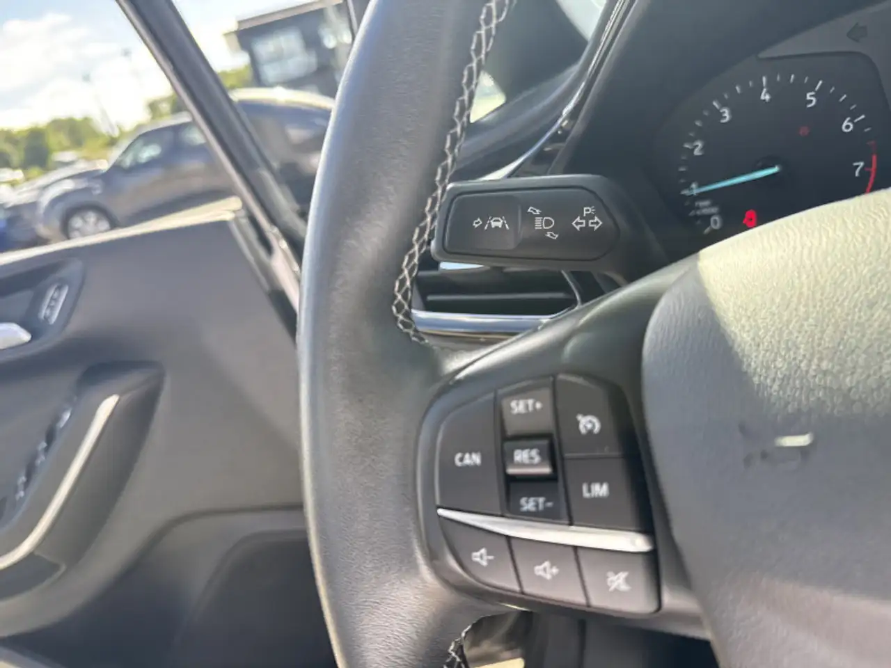Ford Fiesta 5 portes — photo 15