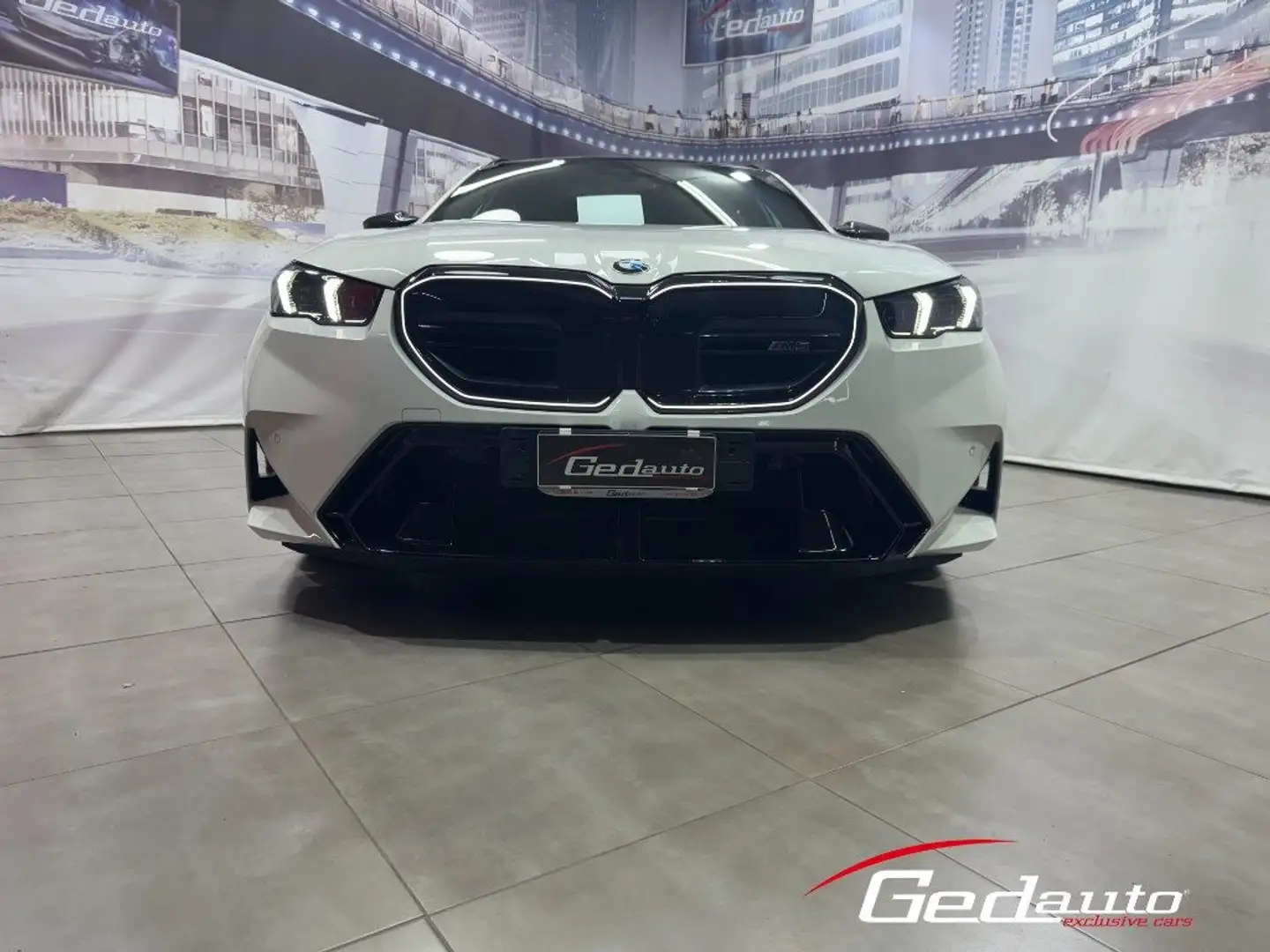 BMW M5 Touring PHEV 727CV TETTO FULL-LED LASER NAVI Blanc - 1