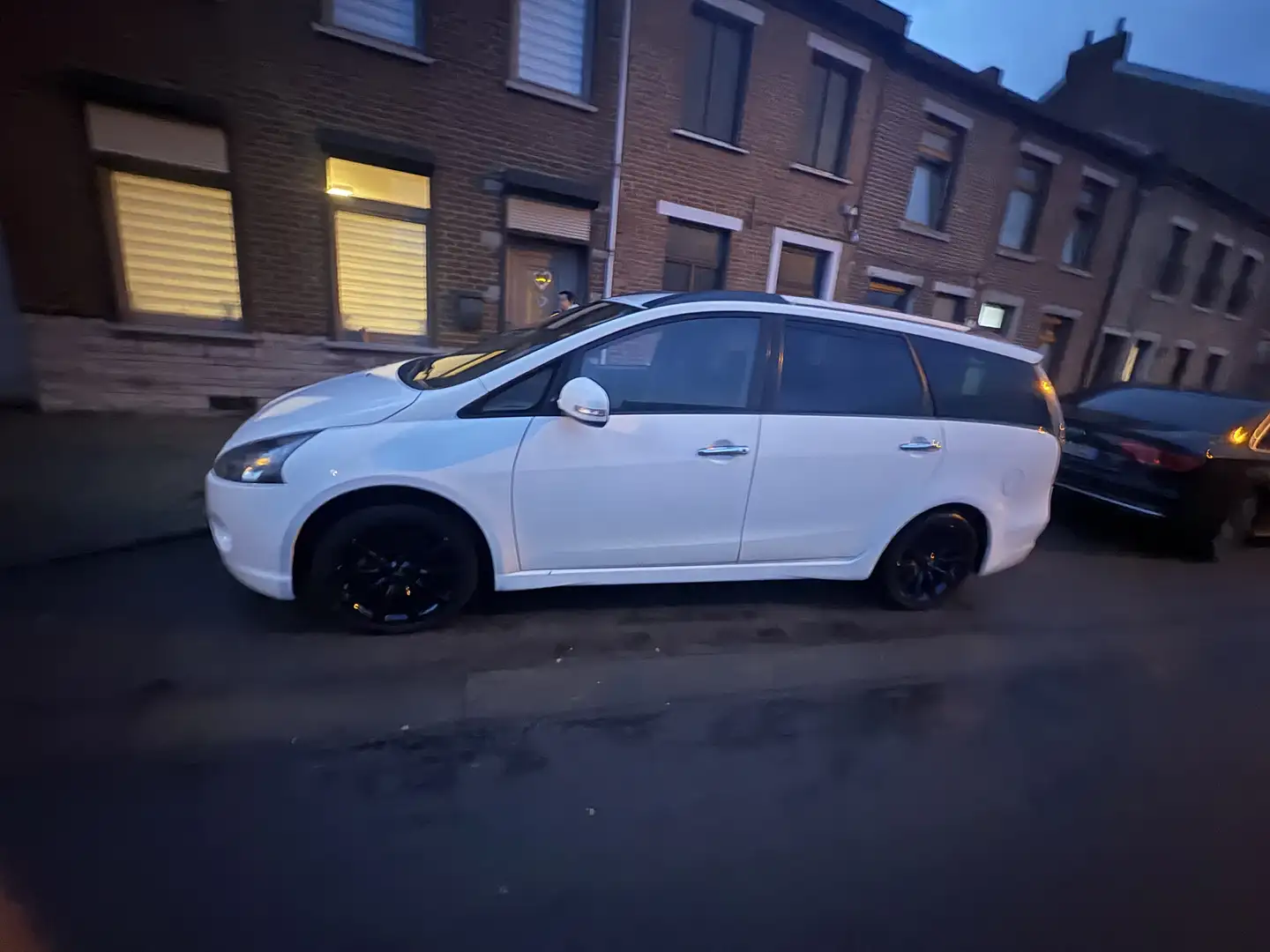 Mitsubishi Grandis 2.0 DI-D Intense FAP - 1