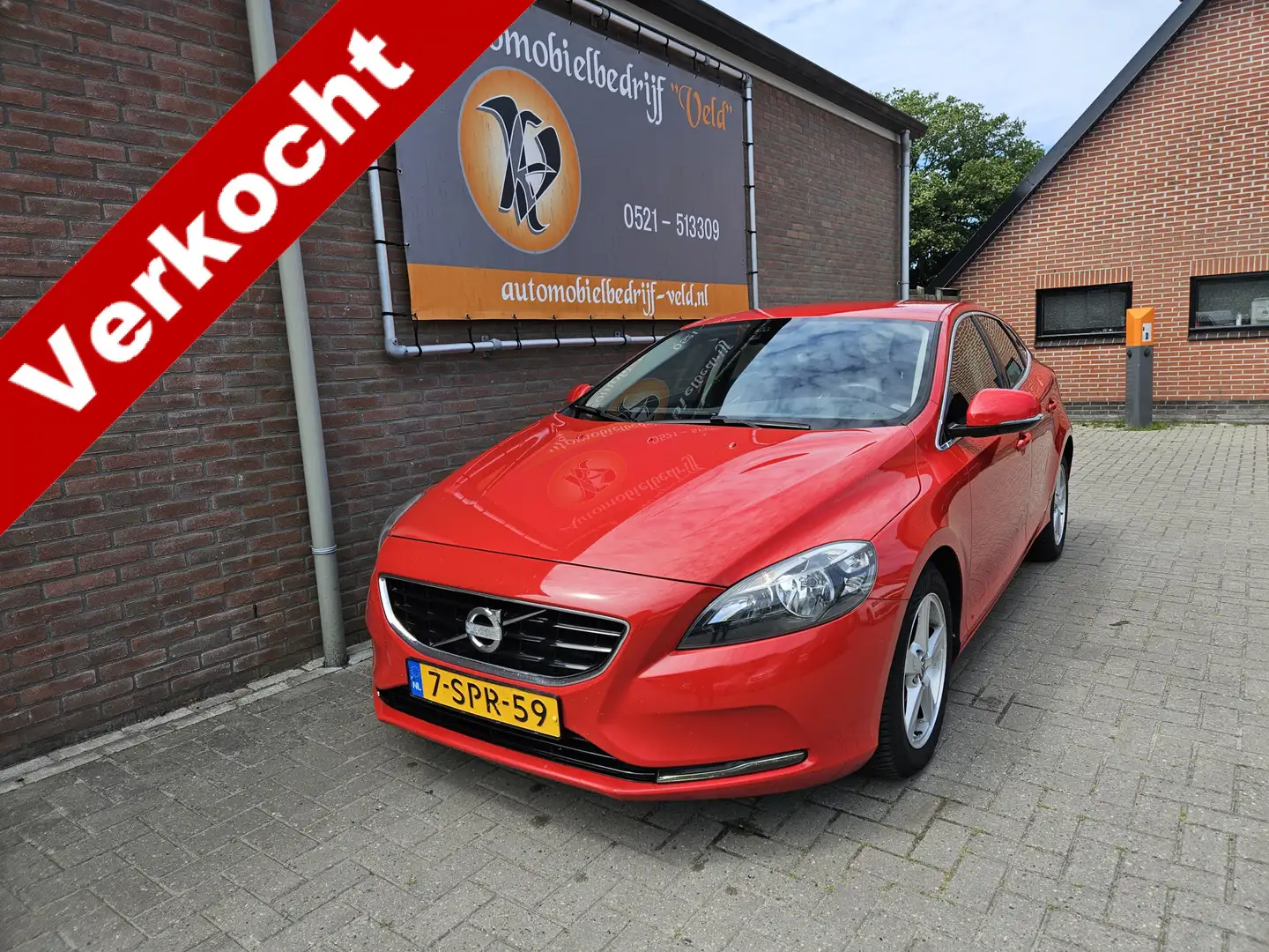 Volvo V40 1.6 D2 Momentum Rood - 1