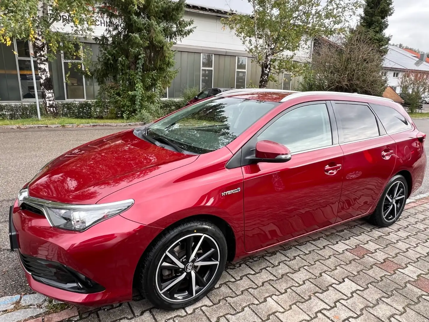 Toyota Auris Hybrid 1,8-l-VVT Edition-S+ Rot - 1