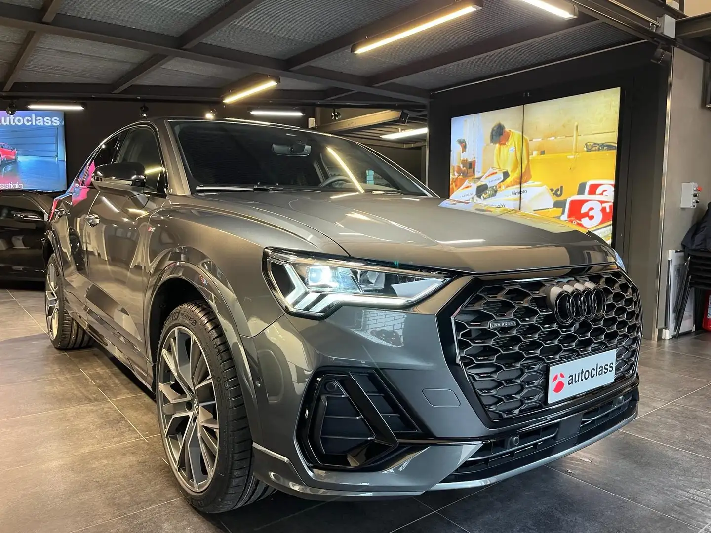 Audi Q3 Sportback 40 tdi 200cv S-tronic QUATTRO S-line Grijs - 1