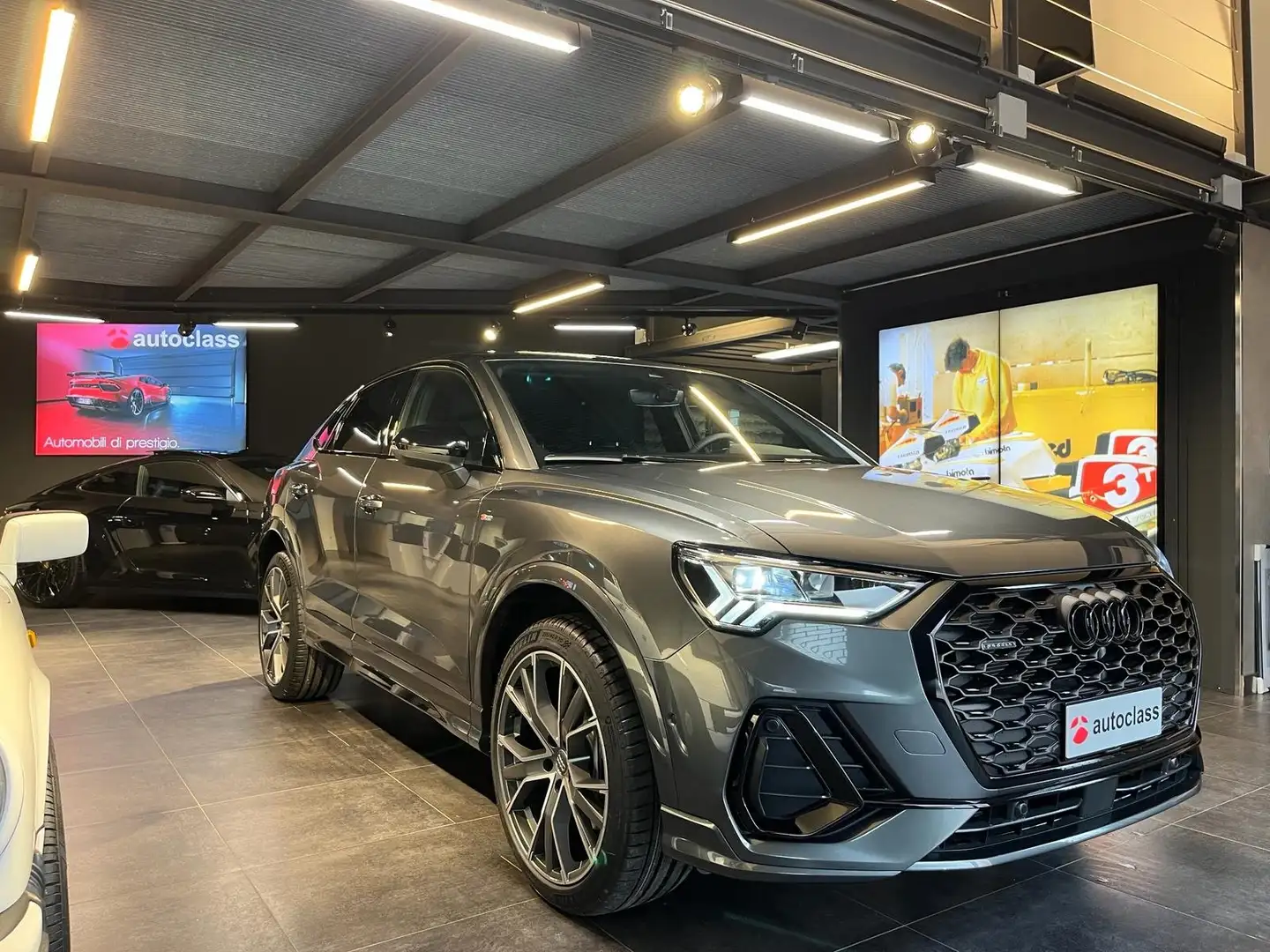 Audi Q3 Sportback 40 tdi 200cv S-tronic QUATTRO S-line Grijs - 2