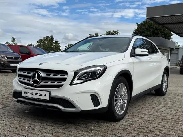 Mercedes-Benz GLA 200 200 GLA CDI Style AHK NAVI SHZ  8xALUFELGEN