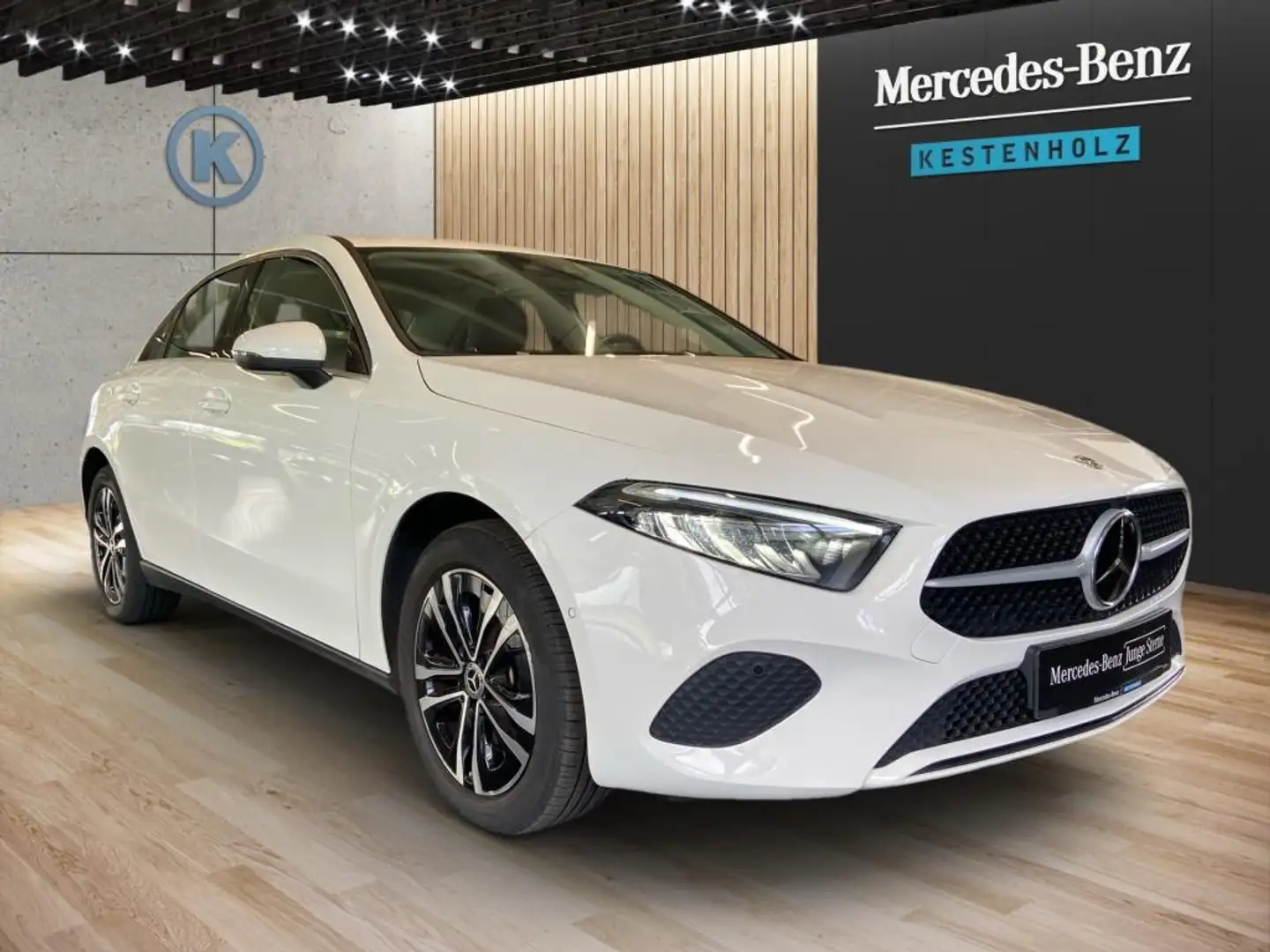 Mercedes-Benz A 250 e Limo *AHK*MBUX*NAVI*STHZ*LED*KAMERA* Bílá - 2