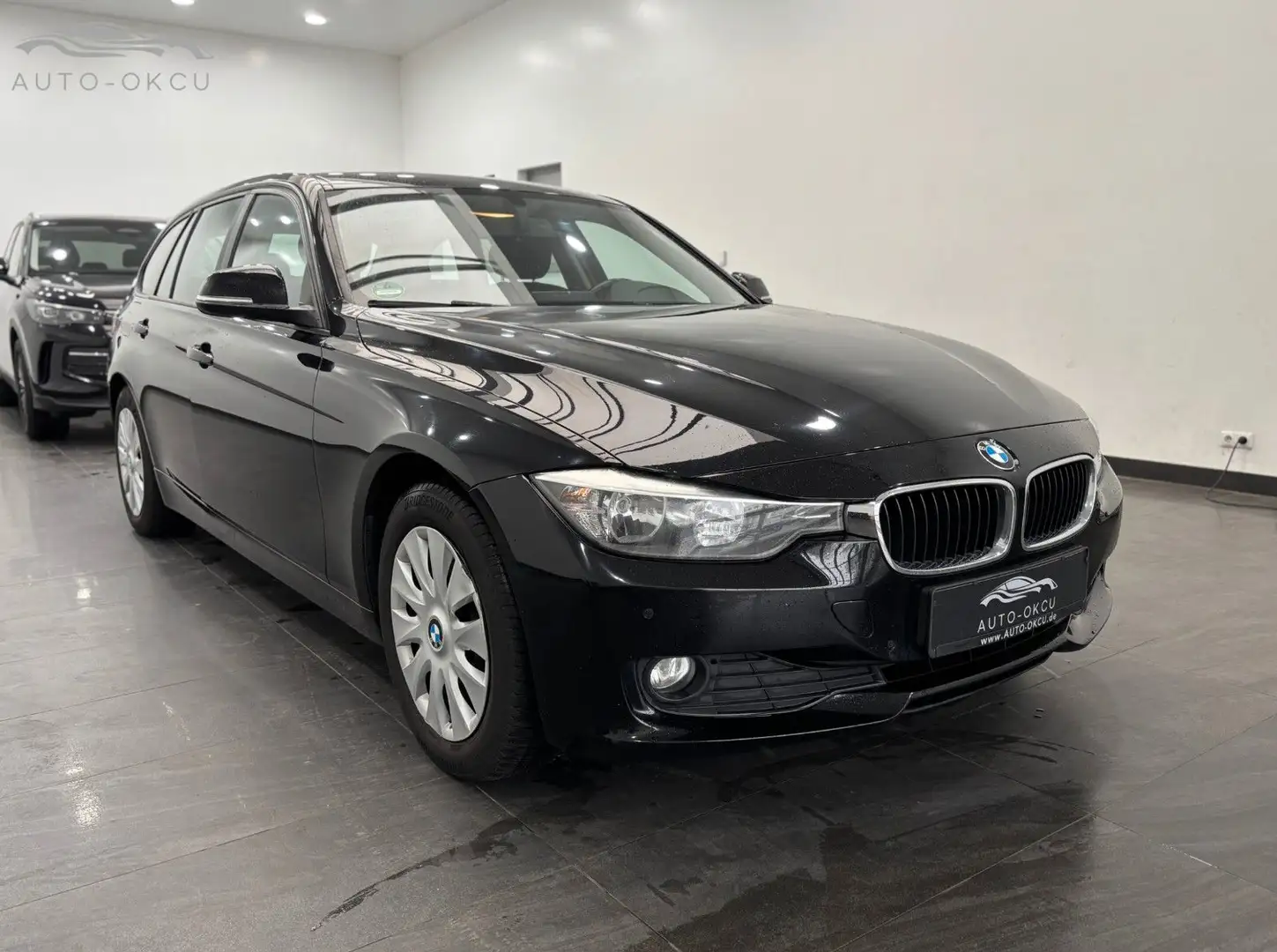 BMW 318 d  Touring /NAVI /AHK /PDC /HU:NEU Schwarz - 2