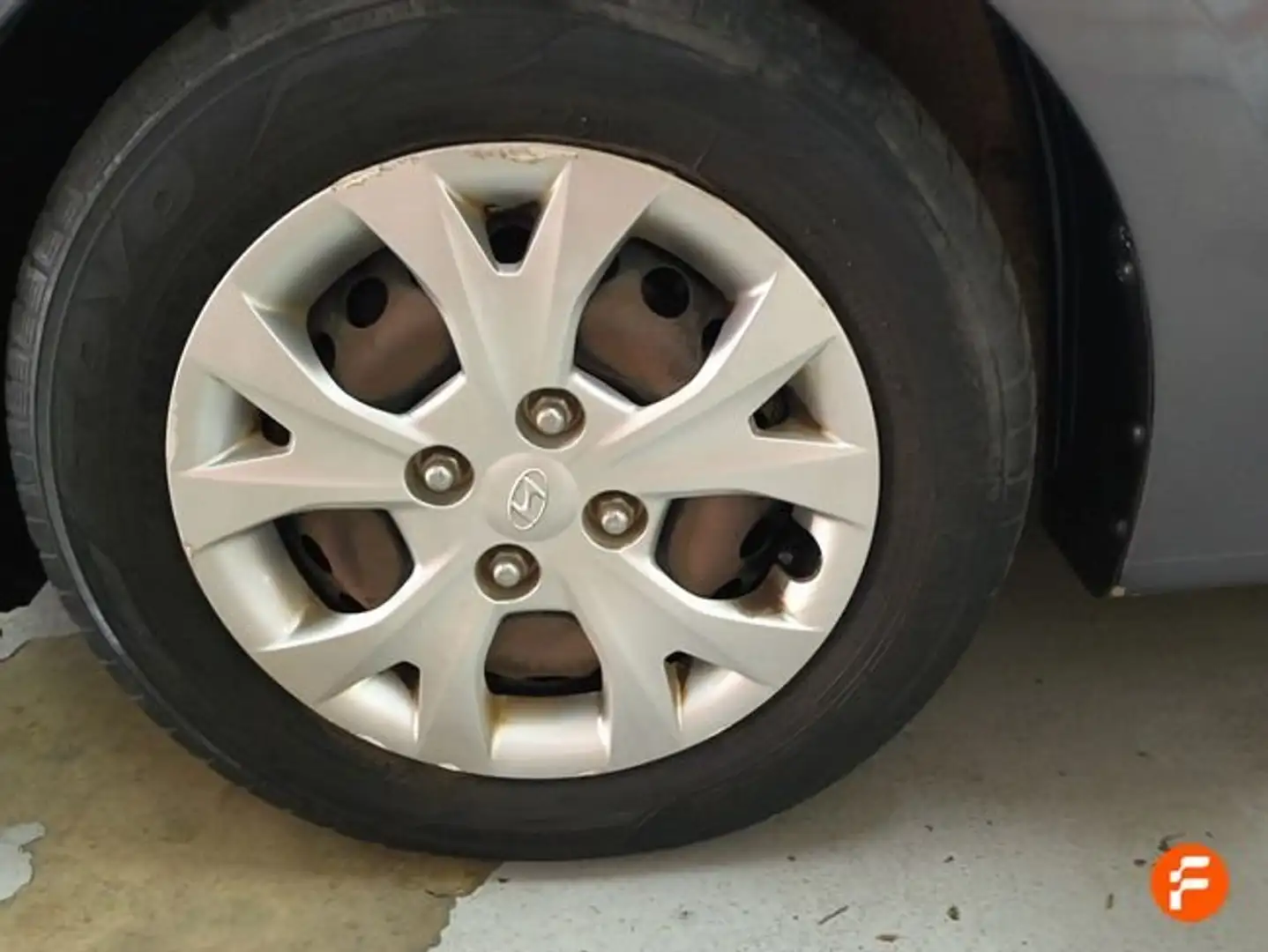 Hyundai i10 1.0 Go Plus Gris - 2