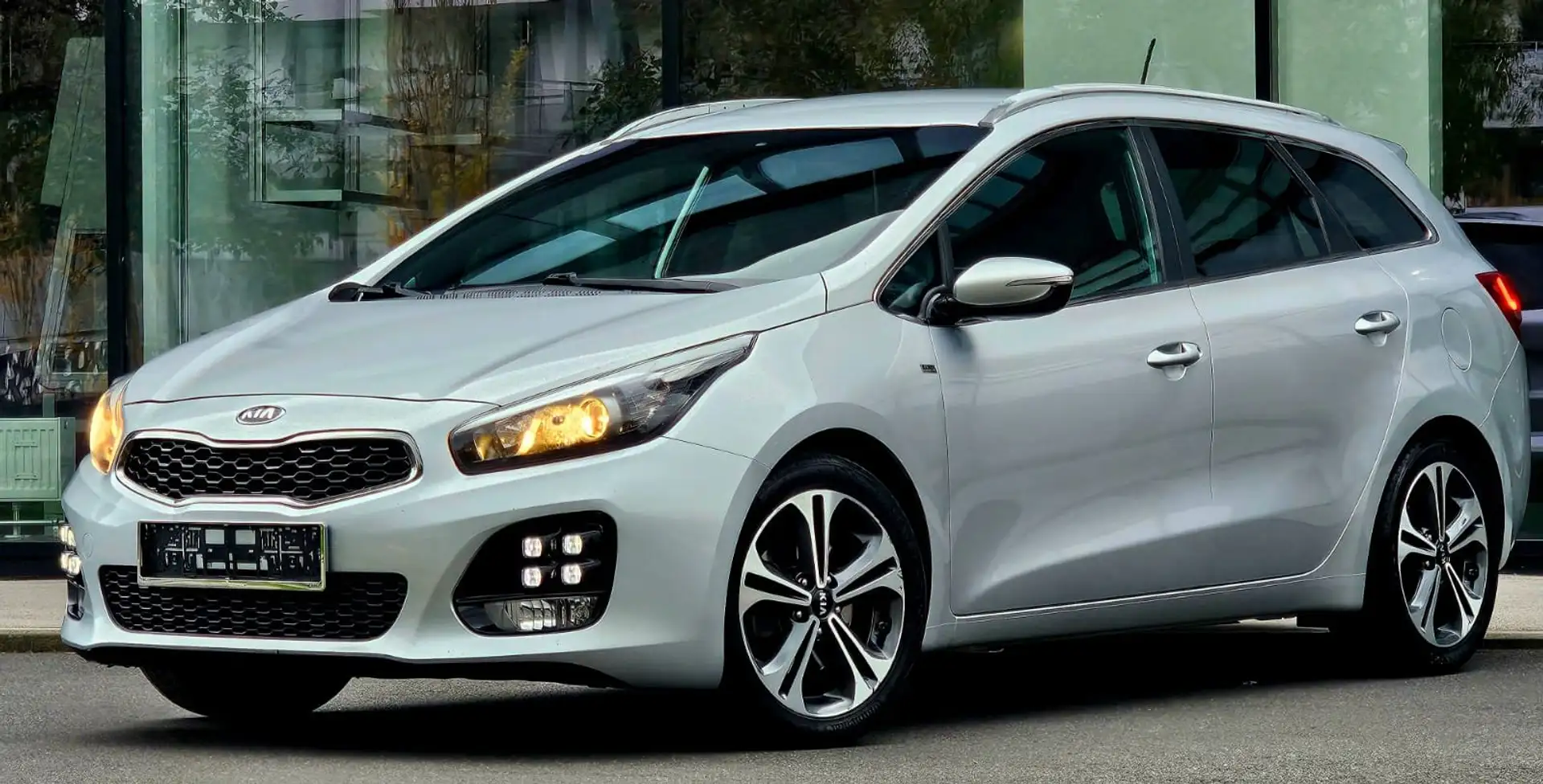 Kia Ceed SW / cee'd SW "GT-Line""Neues Pickerl""NeuesService""Erstbesitz" Grau - 1